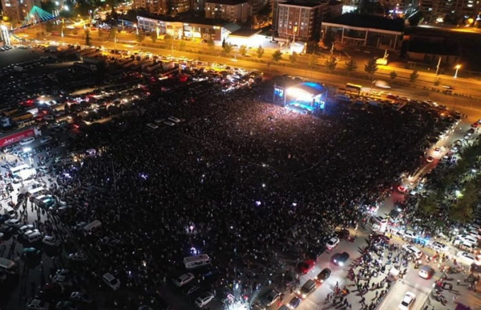 Kiraz festivali Manga konseriyle final yaptı