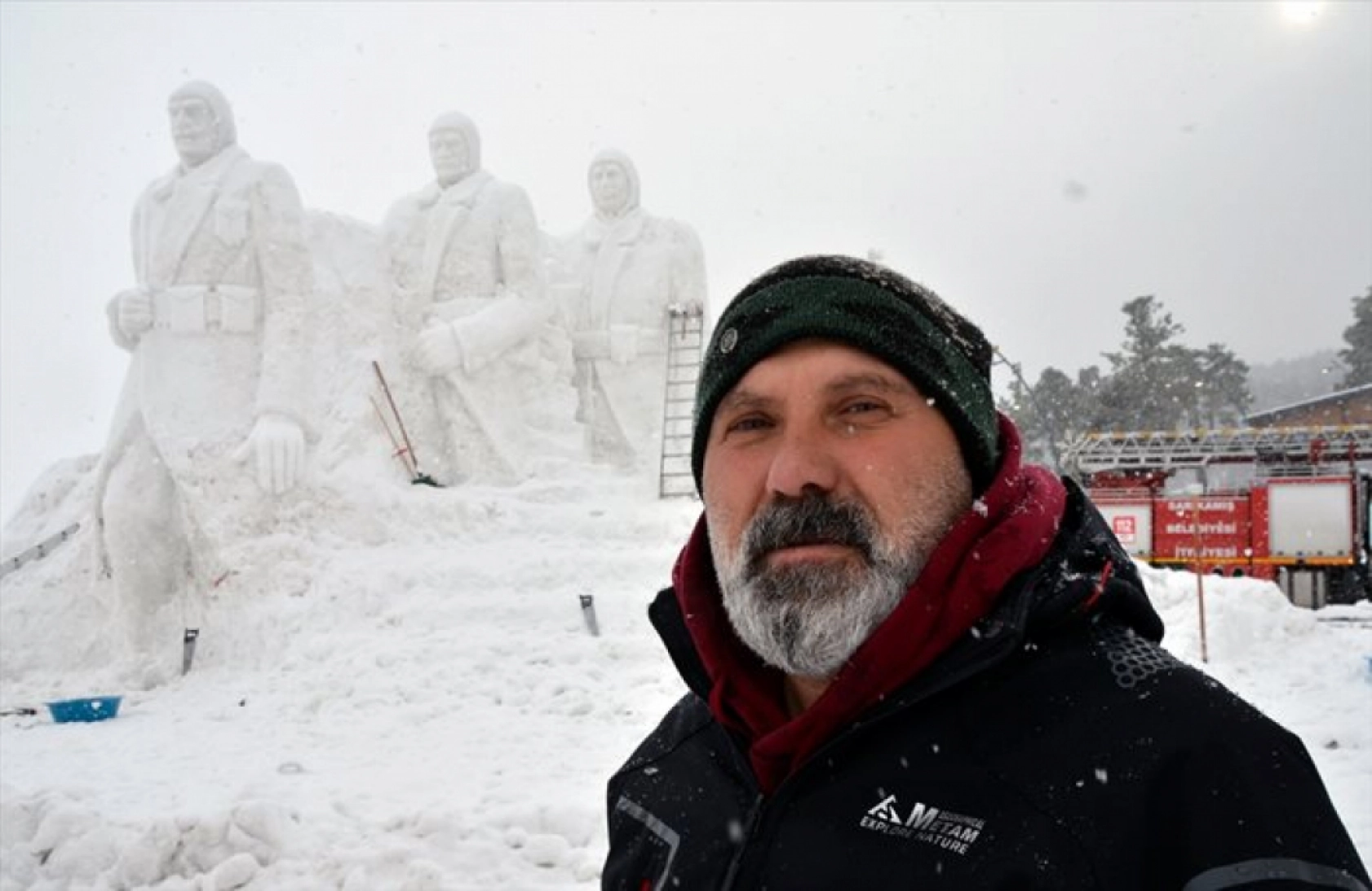 Sarıkamış şehitlerinin kardan heykelleri tamamlandı