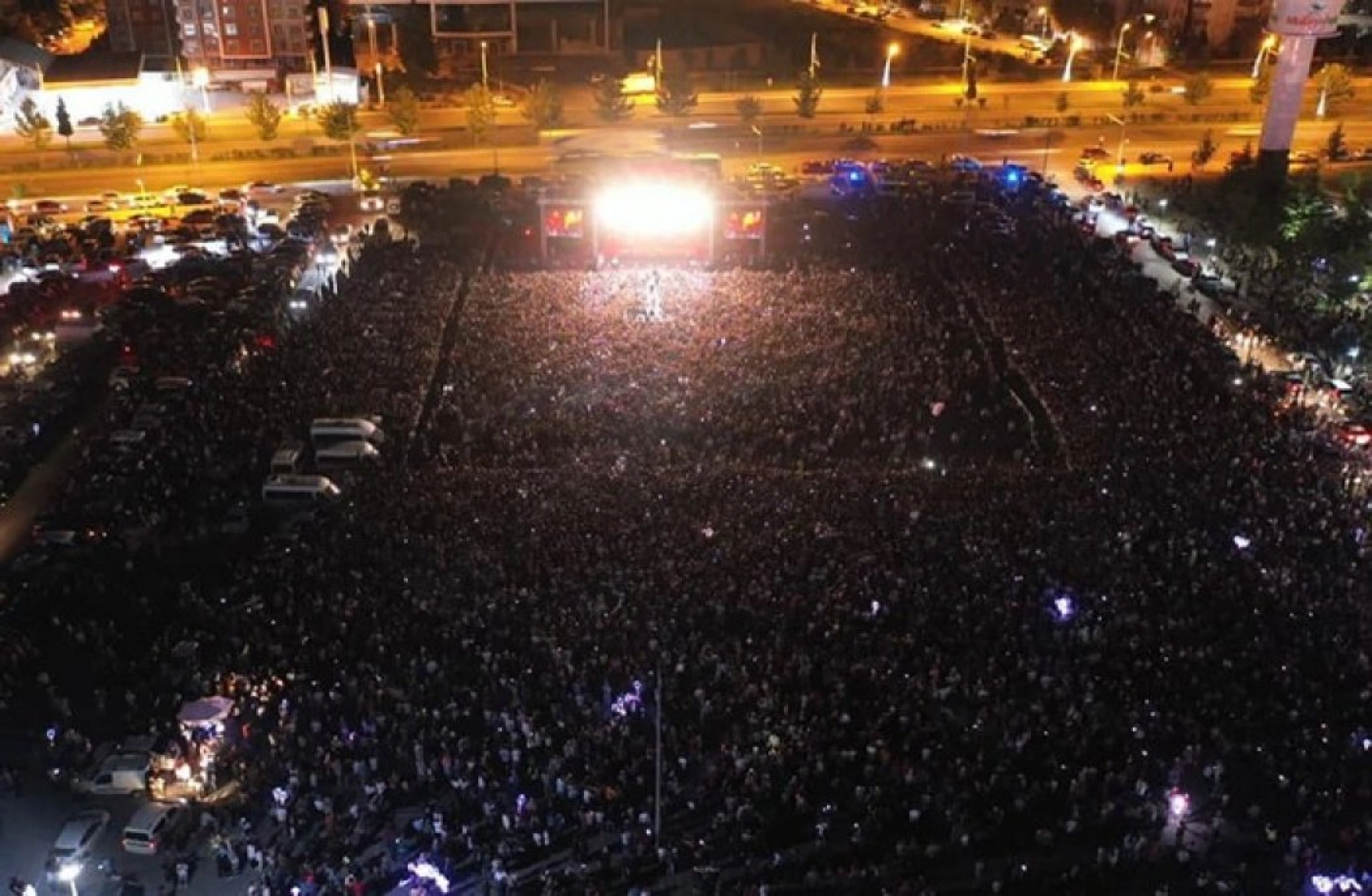 Kiraz festivali Manga konseriyle final yaptı