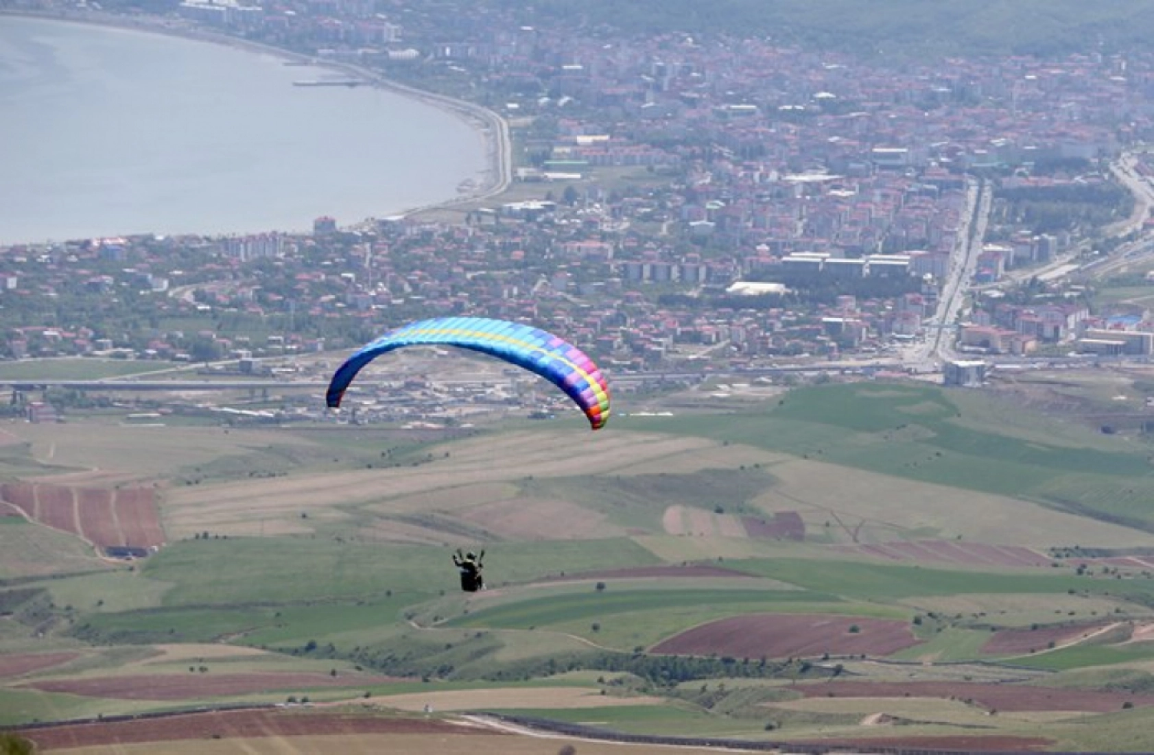 Bitlis'teki Nemrut Dağı, yamaç paraşütü tutkunlarının gözdesi oldu
