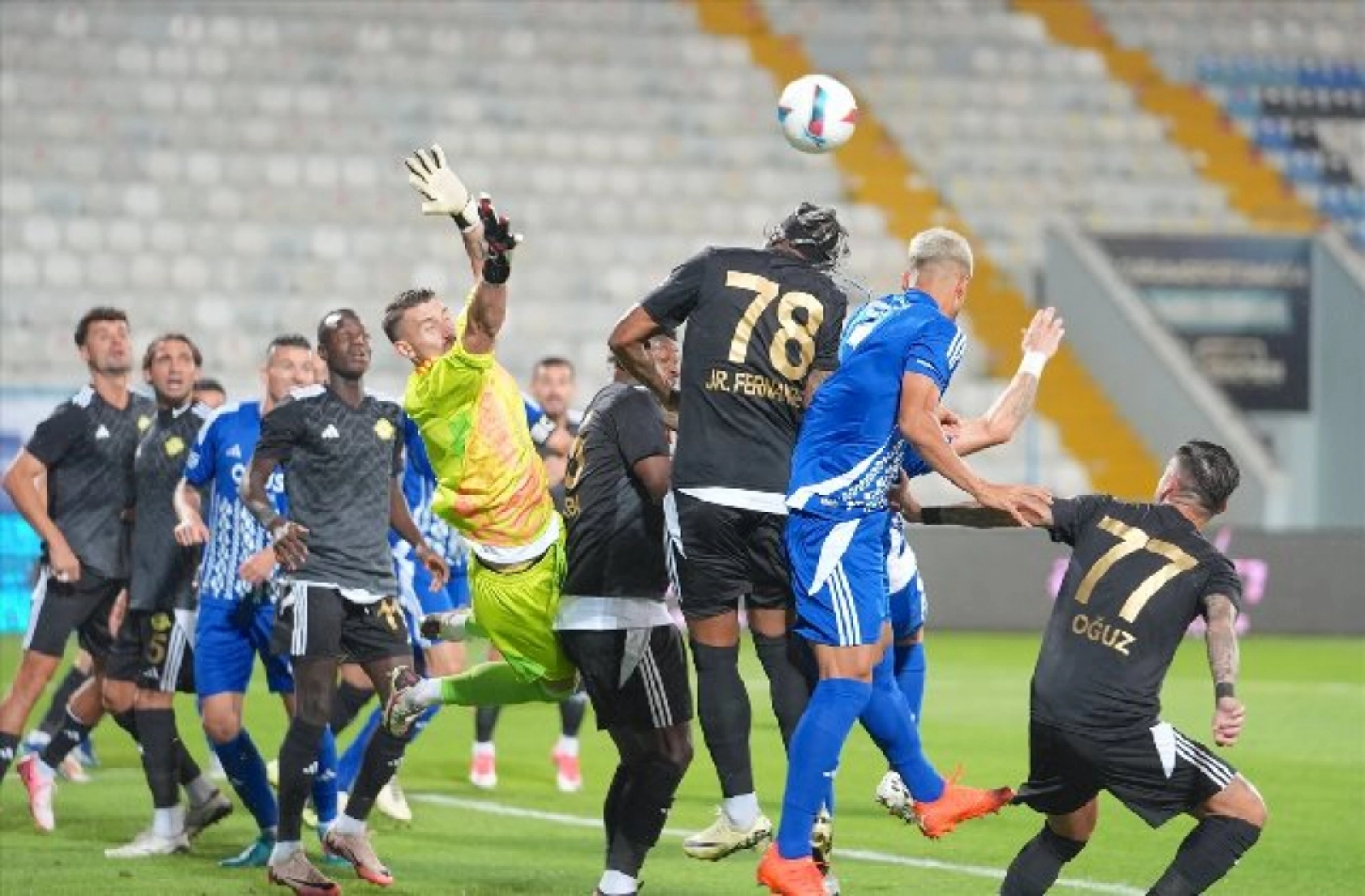 Erzurumspor FK - Esenler Erokspor Karşılaşmasından Kareler