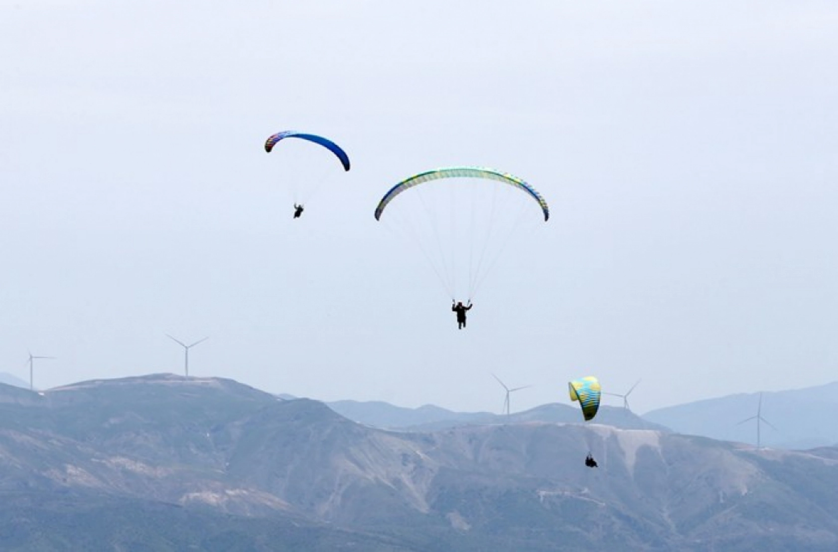 Bitlis'teki Nemrut Dağı, yamaç paraşütü tutkunlarının gözdesi oldu