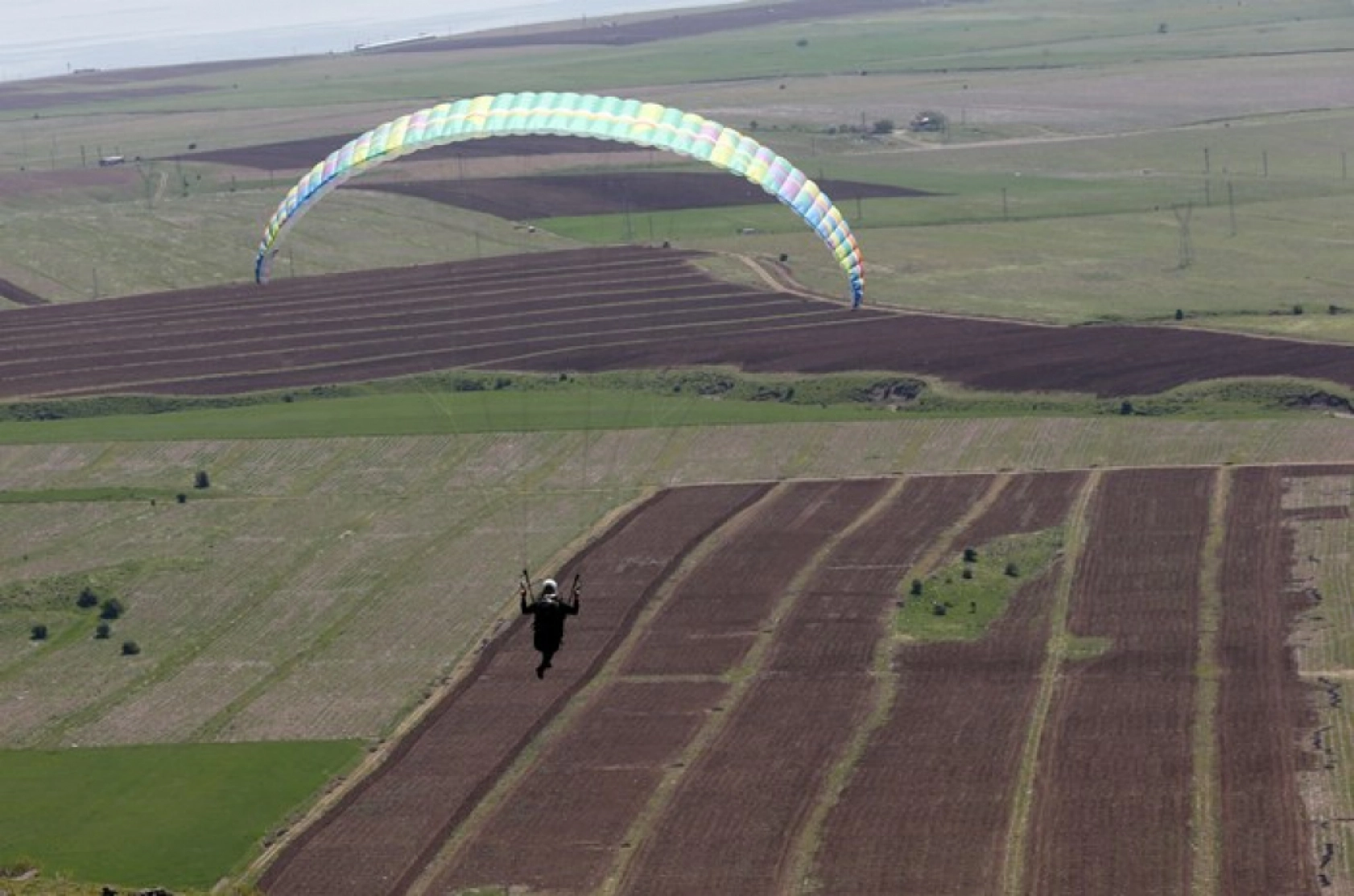 Bitlis'teki Nemrut Dağı, yamaç paraşütü tutkunlarının gözdesi oldu