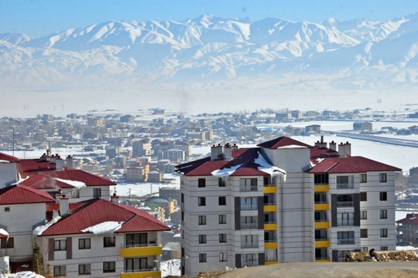 Kar altında güzelleşen Yüksekova