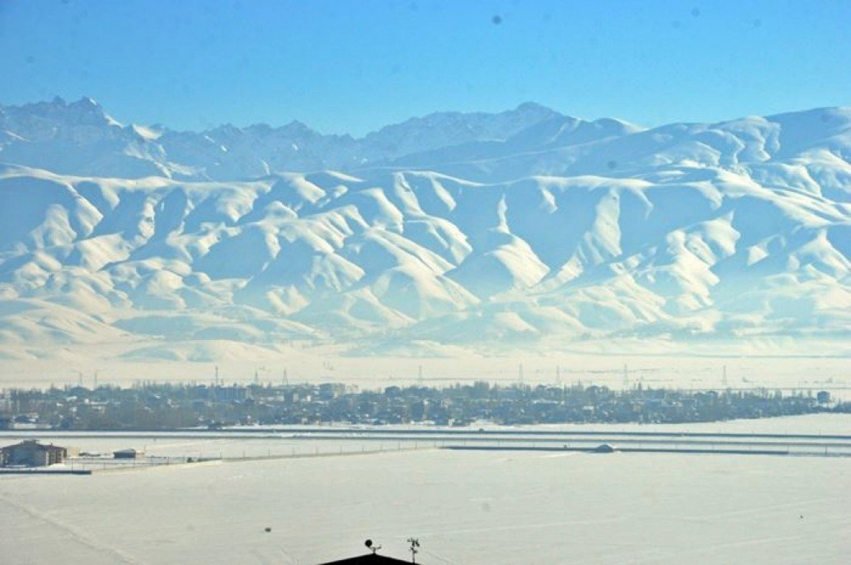 Kar altında güzelleşen Yüksekova