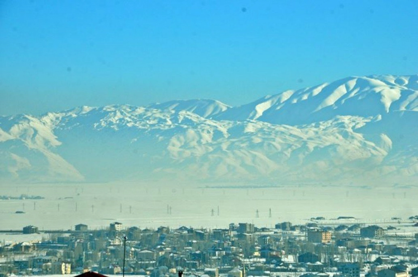 Kar altında güzelleşen Yüksekova