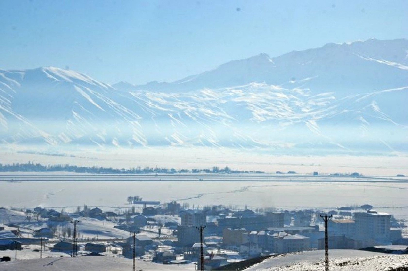 Kar altında güzelleşen Yüksekova