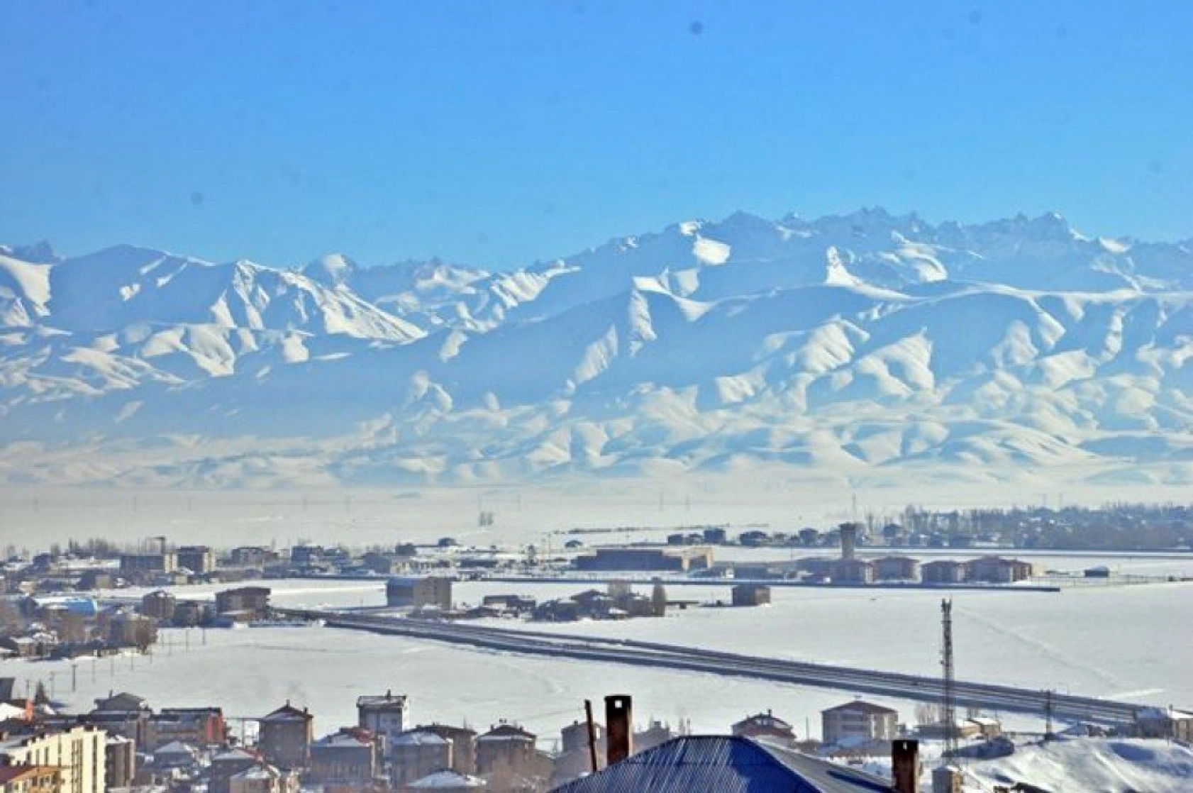 Kar altında güzelleşen Yüksekova