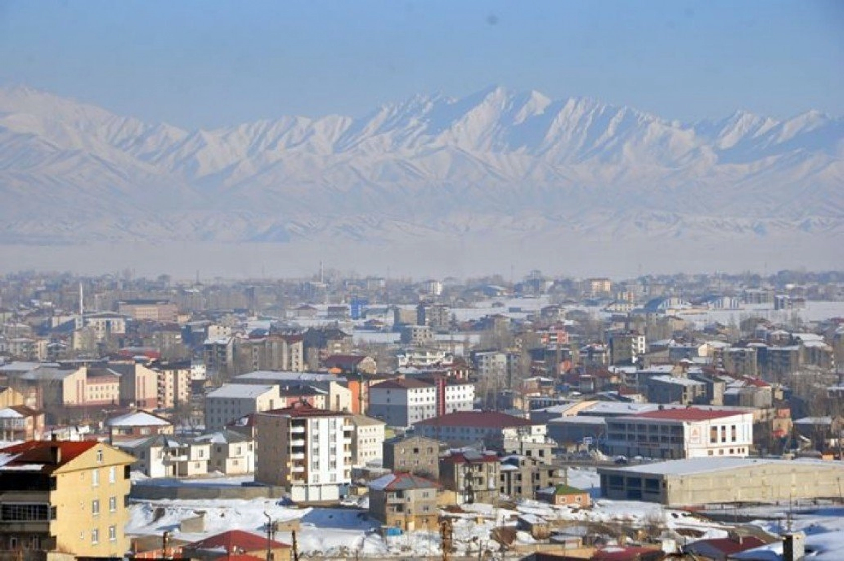 Kar altında güzelleşen Yüksekova