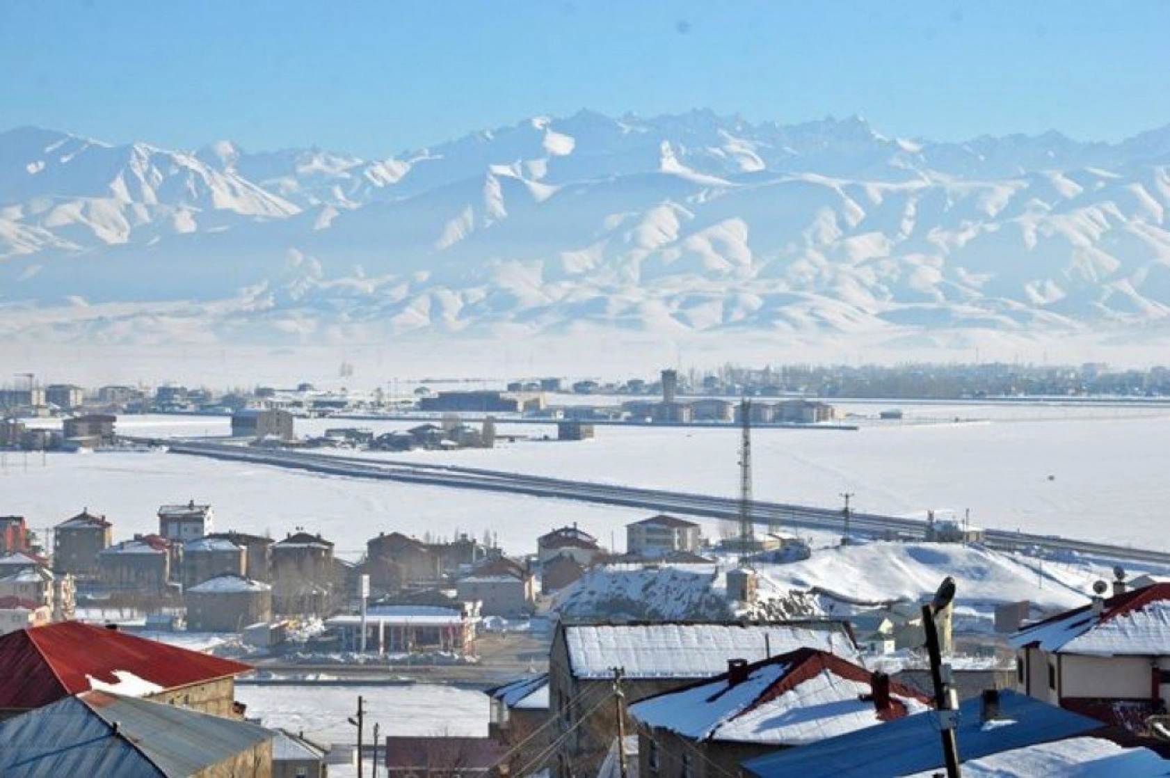 Kar altında güzelleşen Yüksekova