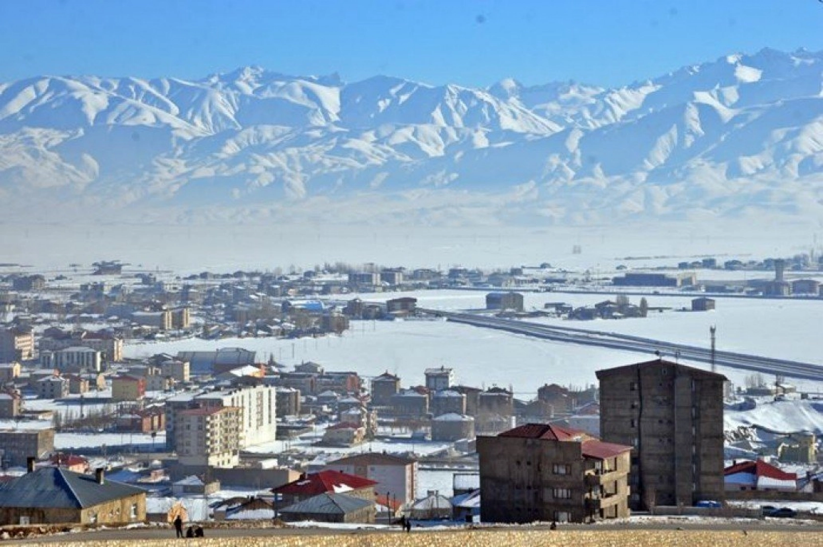 Kar altında güzelleşen Yüksekova