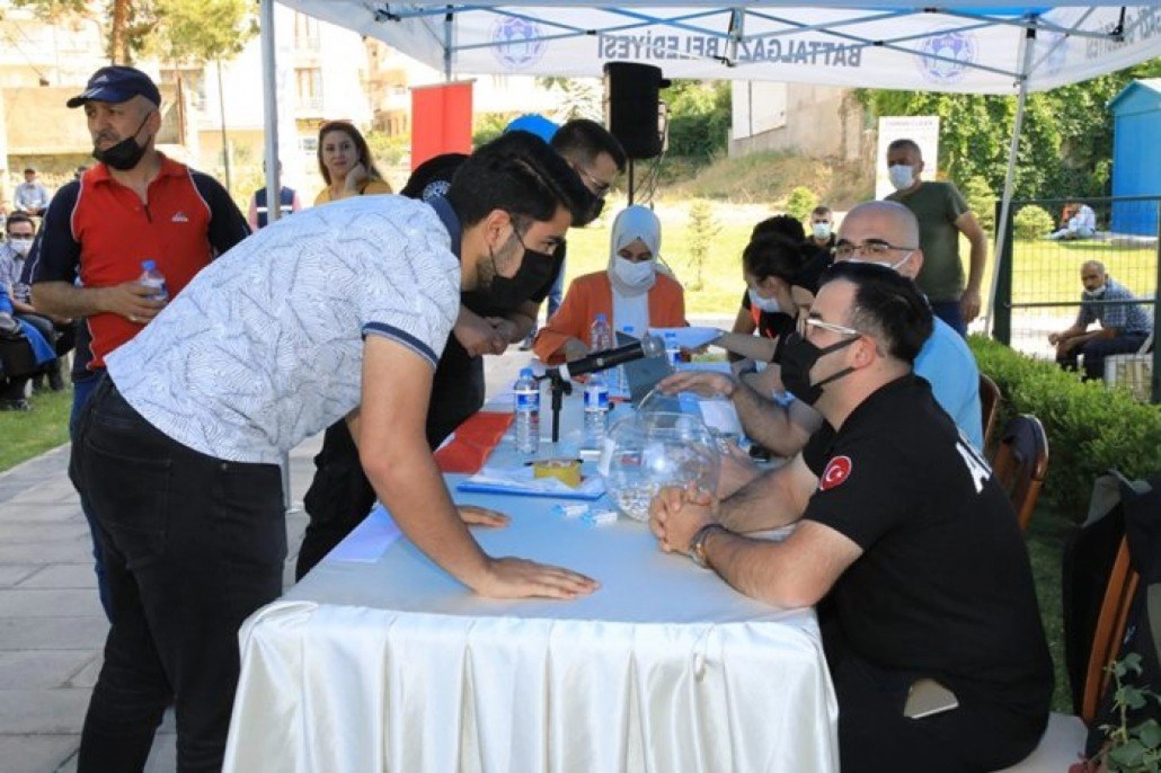 İsmi çıkan depremzedeler, duygu dolu anlar yaşadı