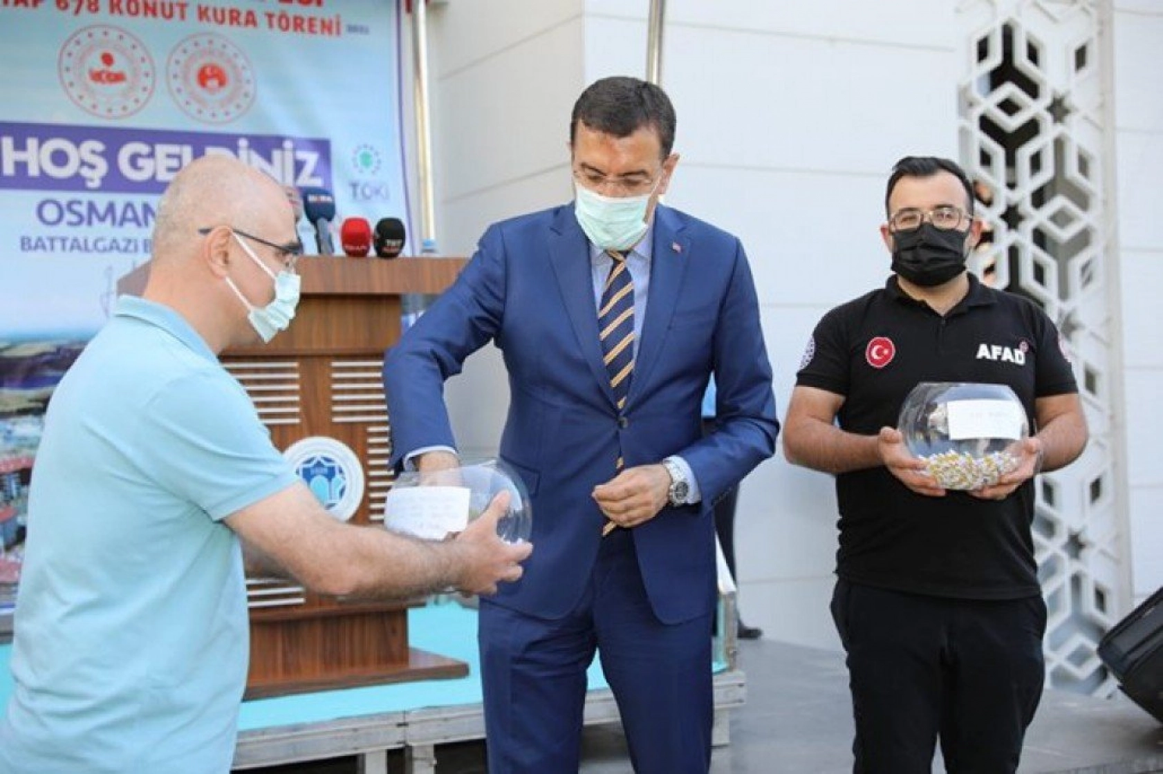 İsmi çıkan depremzedeler, duygu dolu anlar yaşadı