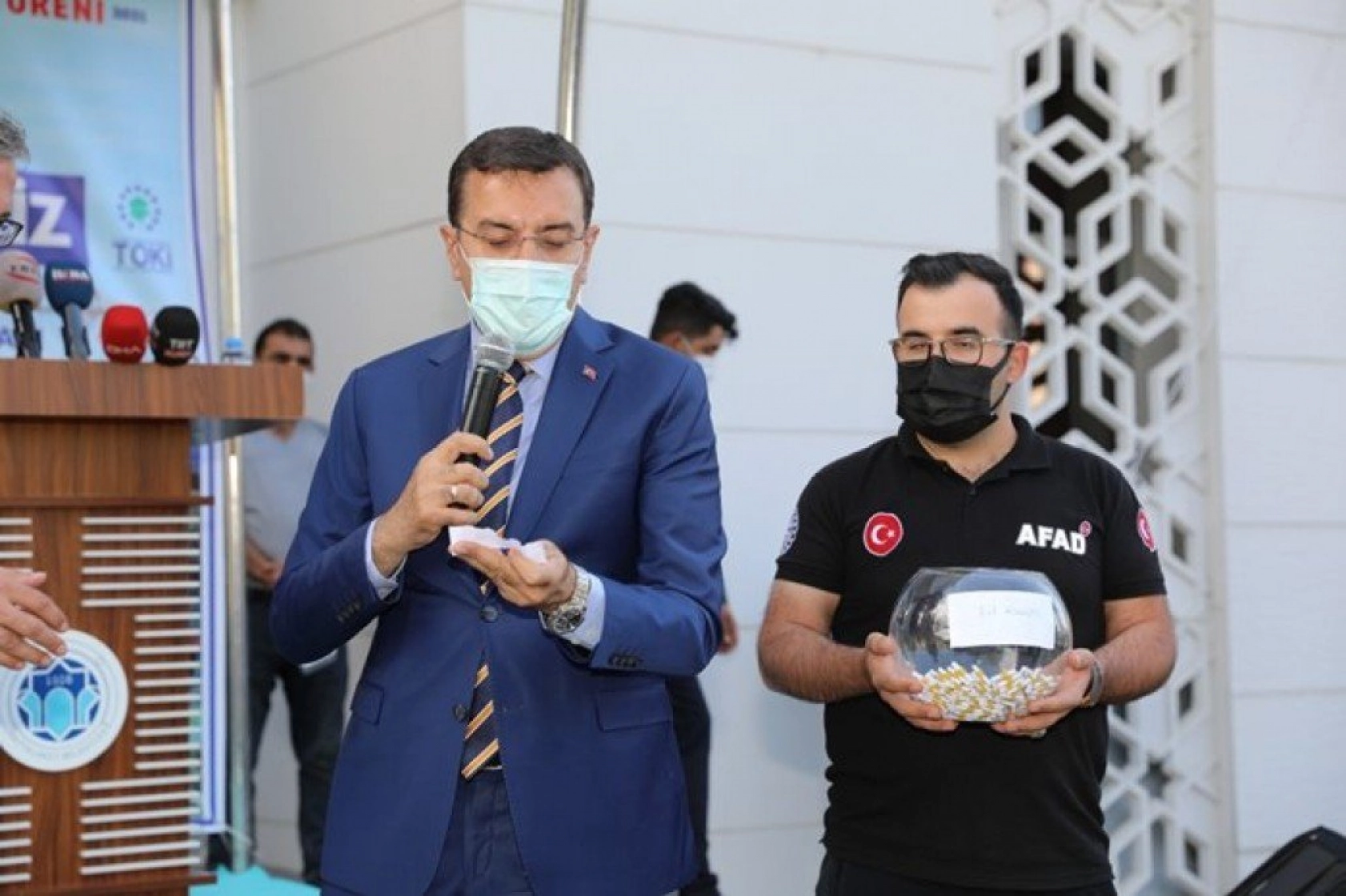 İsmi çıkan depremzedeler, duygu dolu anlar yaşadı