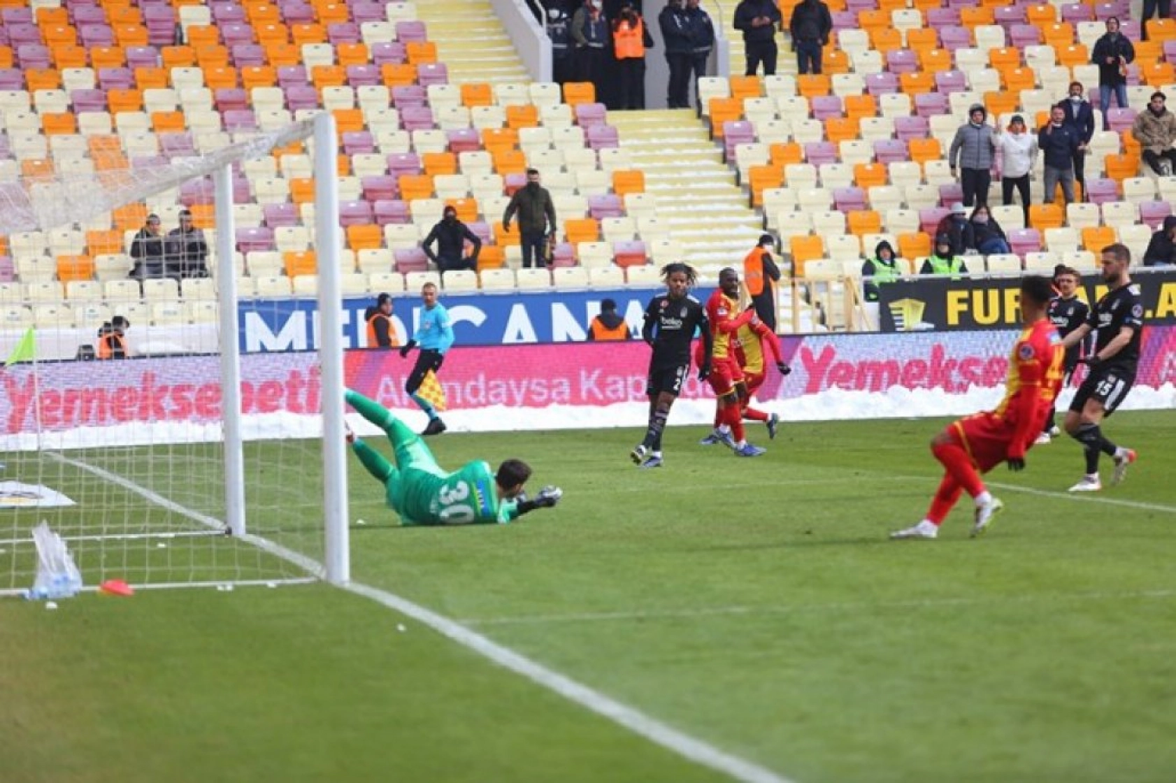 ÖK. Yeni Malatyaspor Beşiktaş Karşılaşmasından Kareler