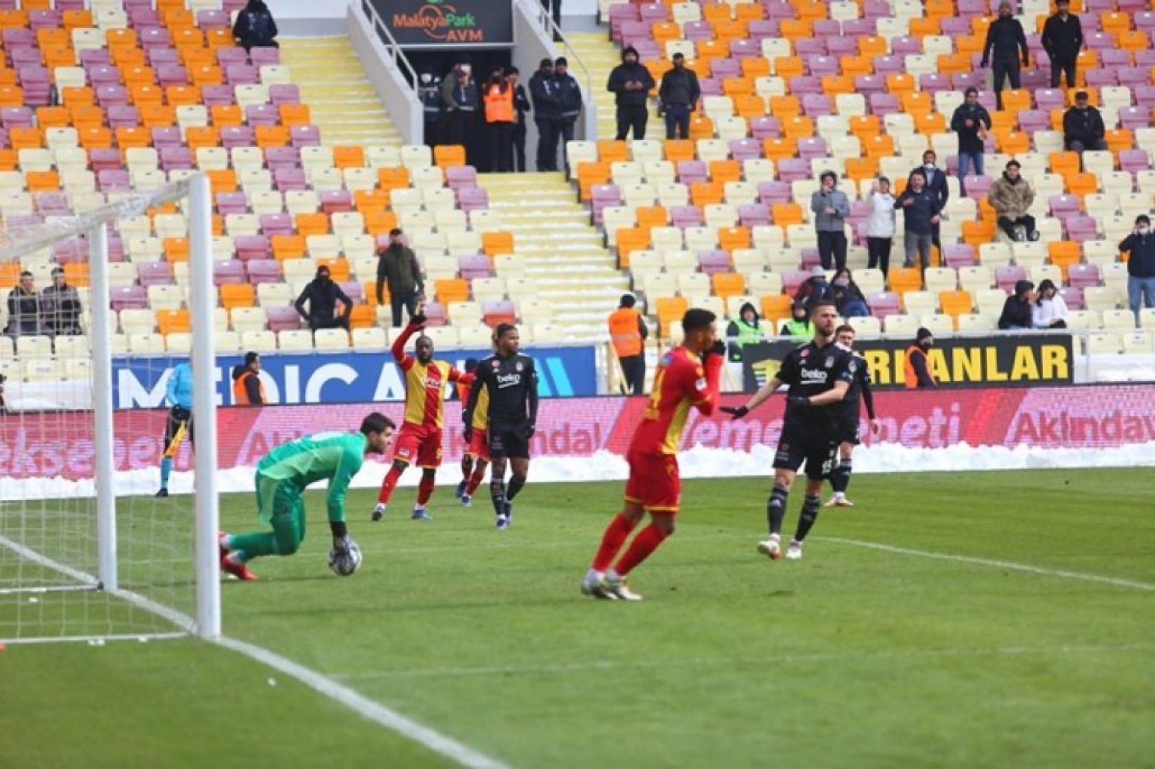 ÖK. Yeni Malatyaspor Beşiktaş Karşılaşmasından Kareler