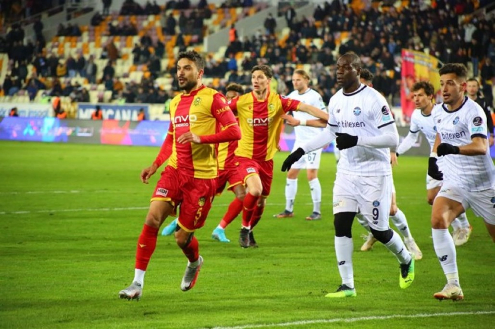 Yeni Malatyaspor Adana Demirspor Karşılaşmasından Kareler
