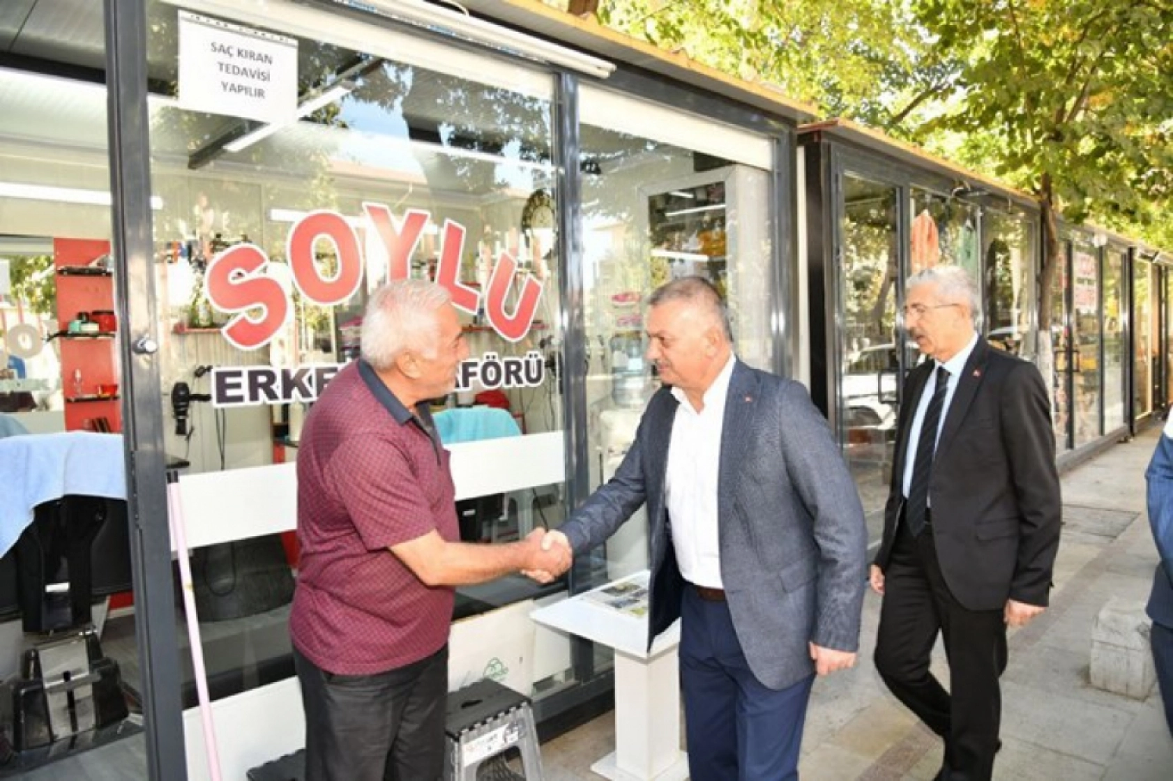 Vali Ersin Yazıcı, Şehit Hamit Fendoğlu Cadde Esnafını ziyaret etti.