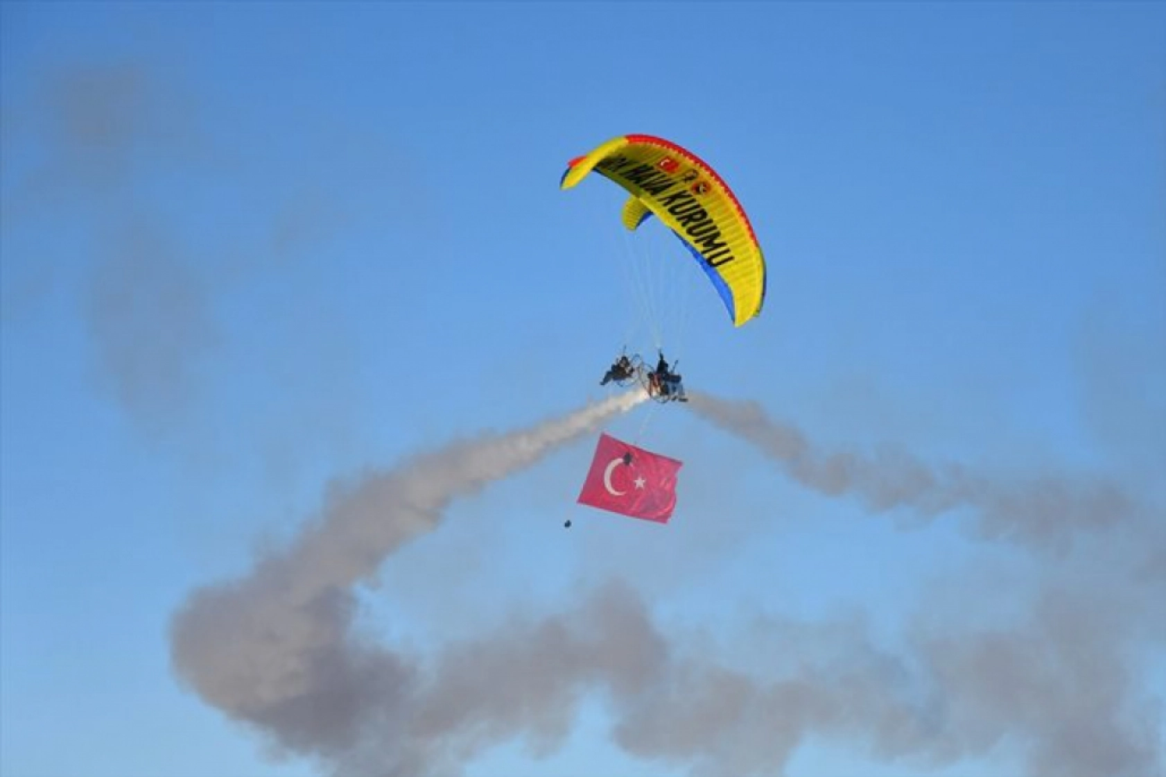 Kars'ta Sarıkamış şehitlerini temsilen yapılan kardan heykeller açıldı