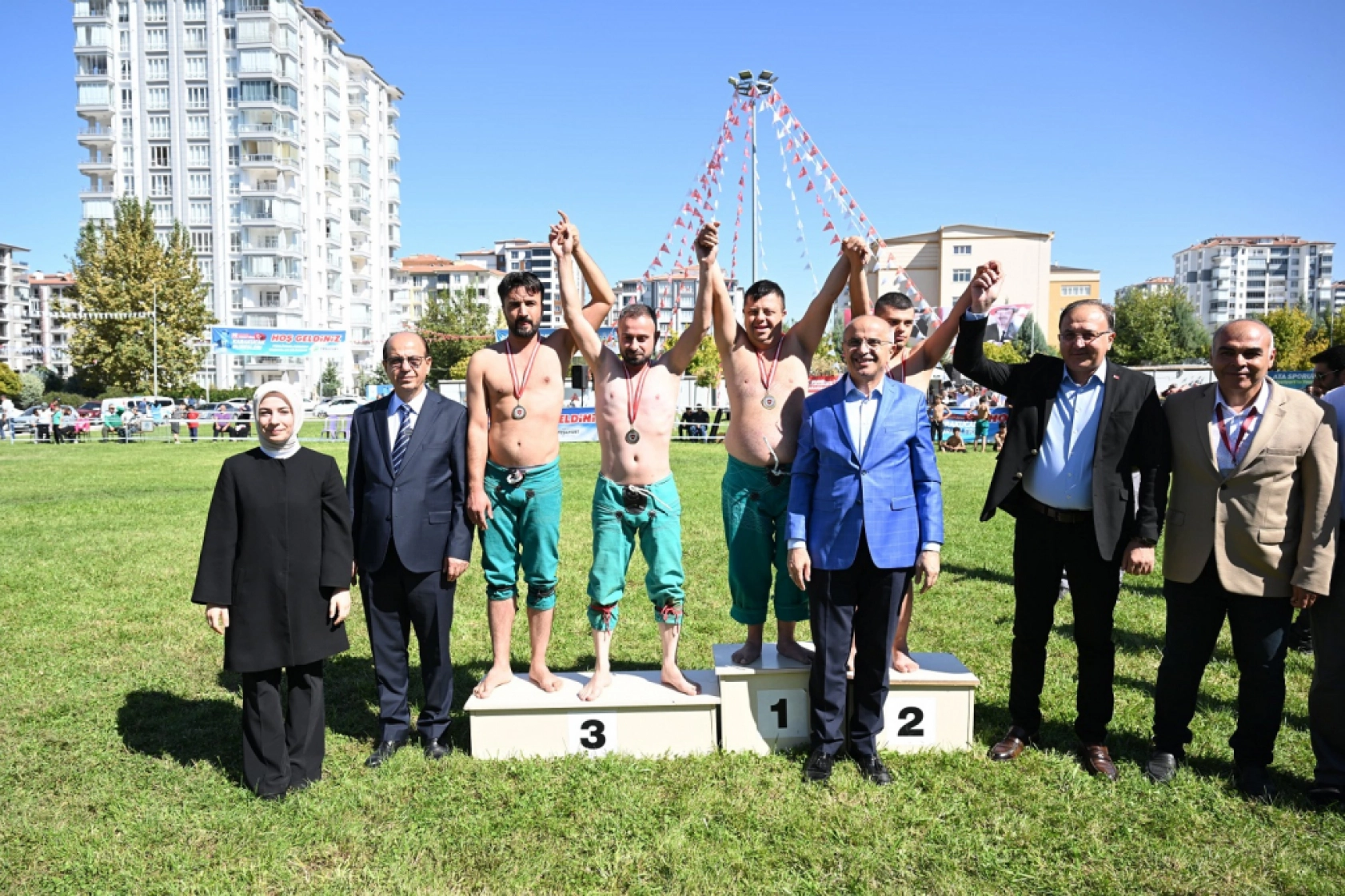 Açılış Törenine Yoğun İlgi, 300 Pehlivan Er Meydanına Çıktı