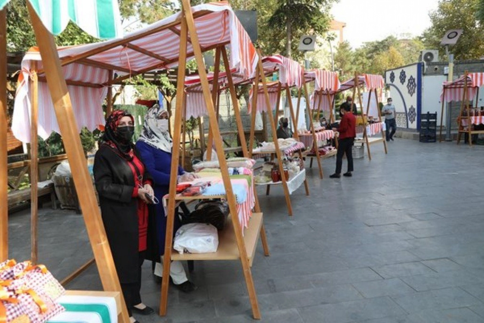 İlk Hanımeli Pazarı Gazi Parkı'nda Açıldı