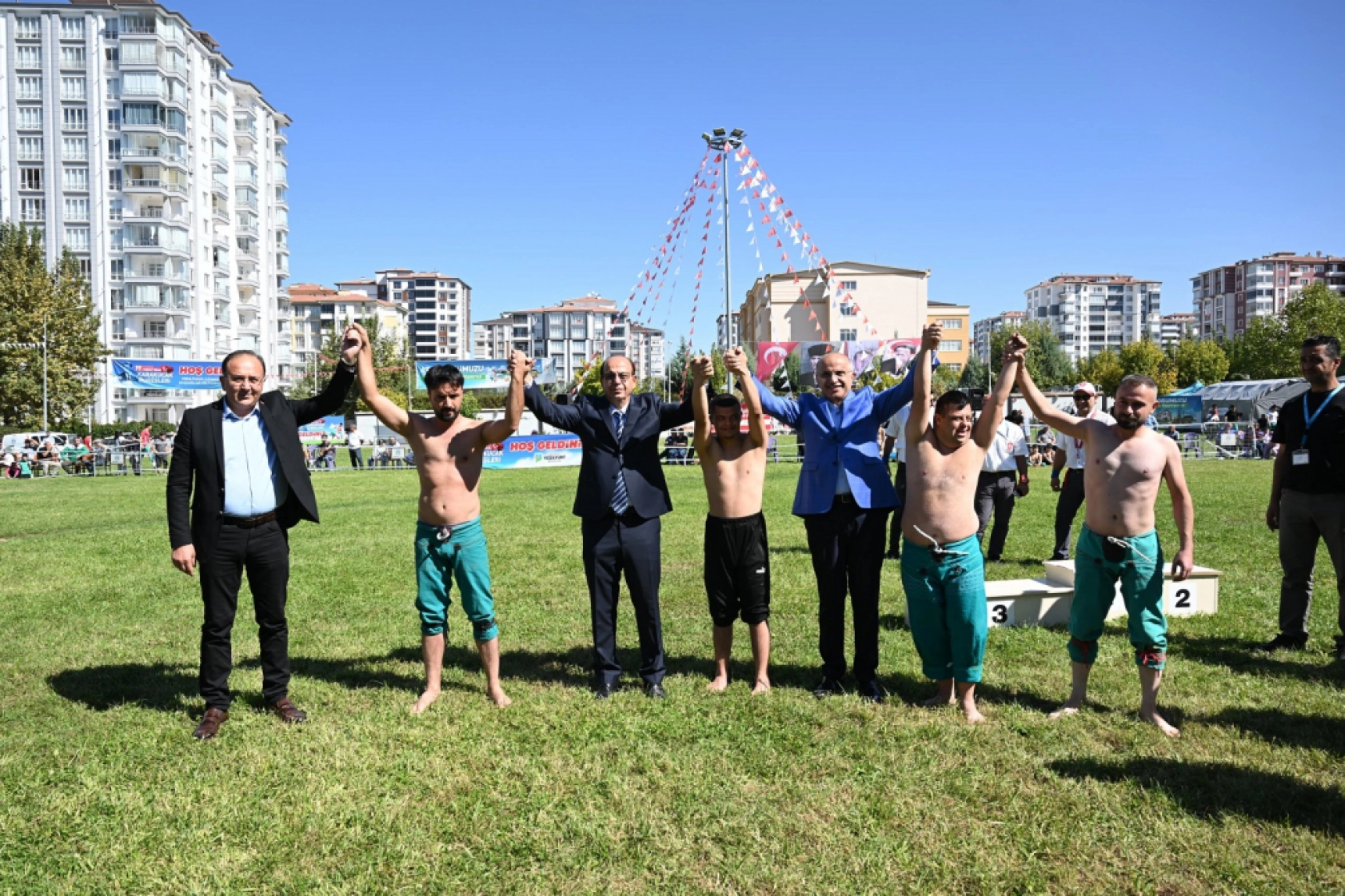 Açılış Törenine Yoğun İlgi, 300 Pehlivan Er Meydanına Çıktı