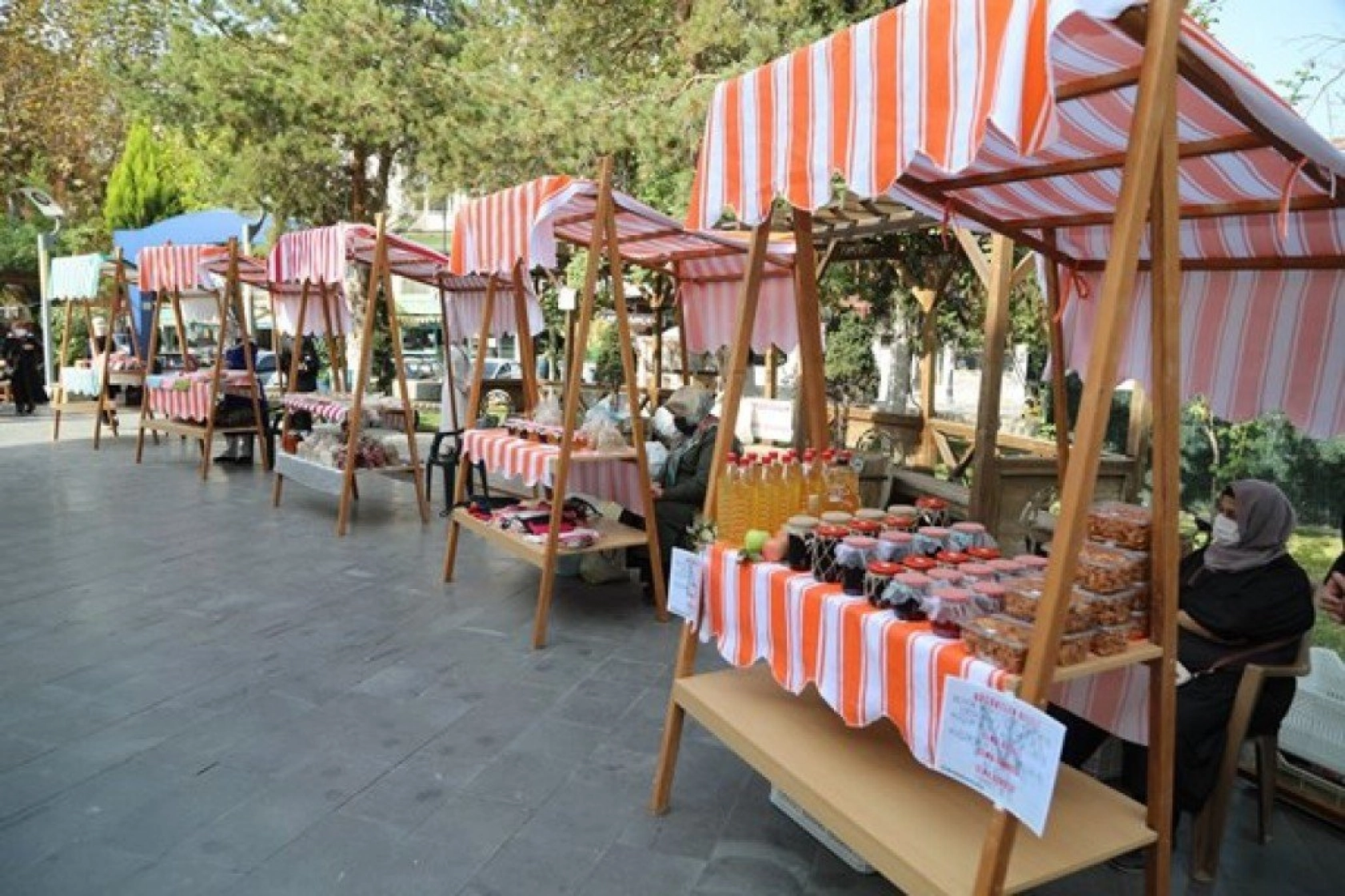 İlk Hanımeli Pazarı Gazi Parkı'nda Açıldı