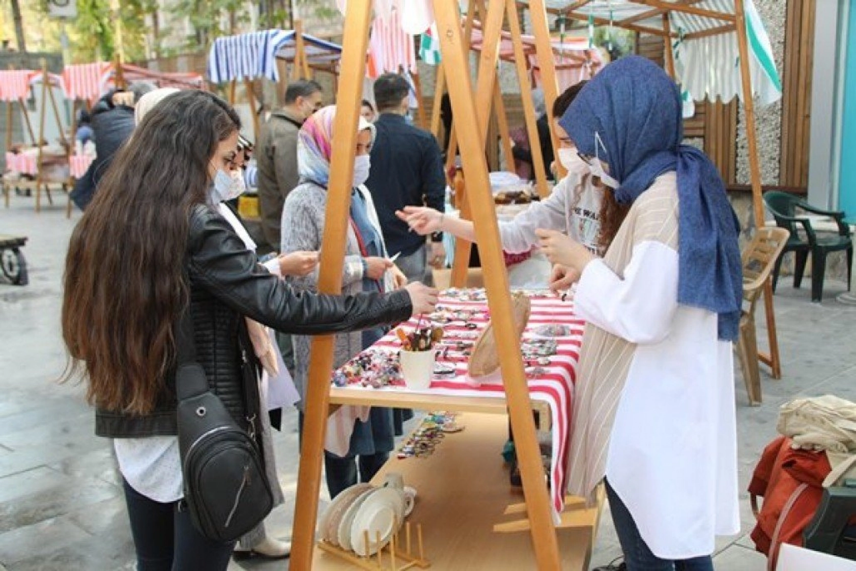 İlk Hanımeli Pazarı Gazi Parkı'nda Açıldı