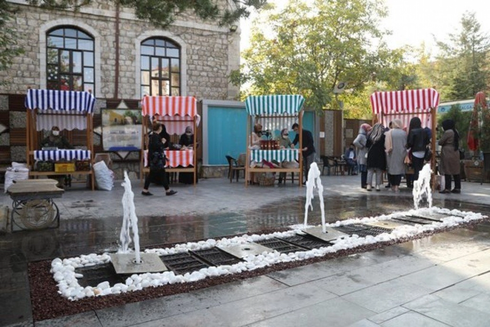 İlk Hanımeli Pazarı Gazi Parkı'nda Açıldı