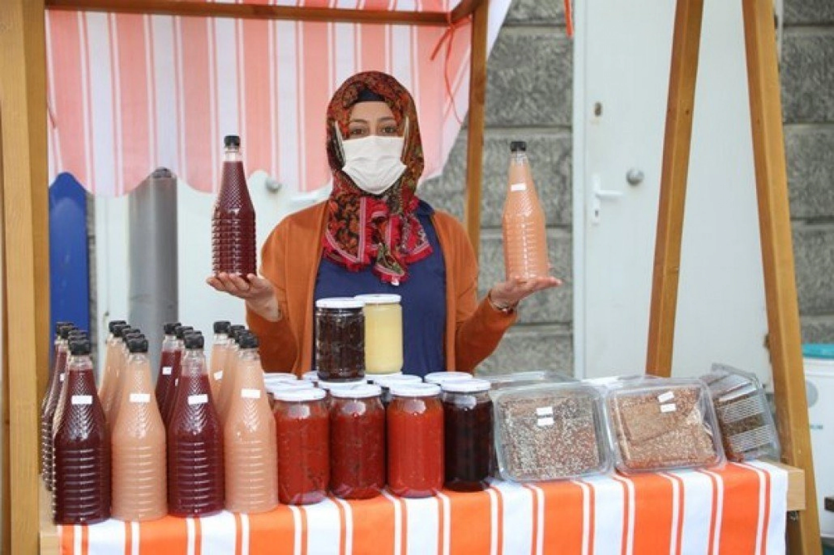 İlk Hanımeli Pazarı Gazi Parkı'nda Açıldı