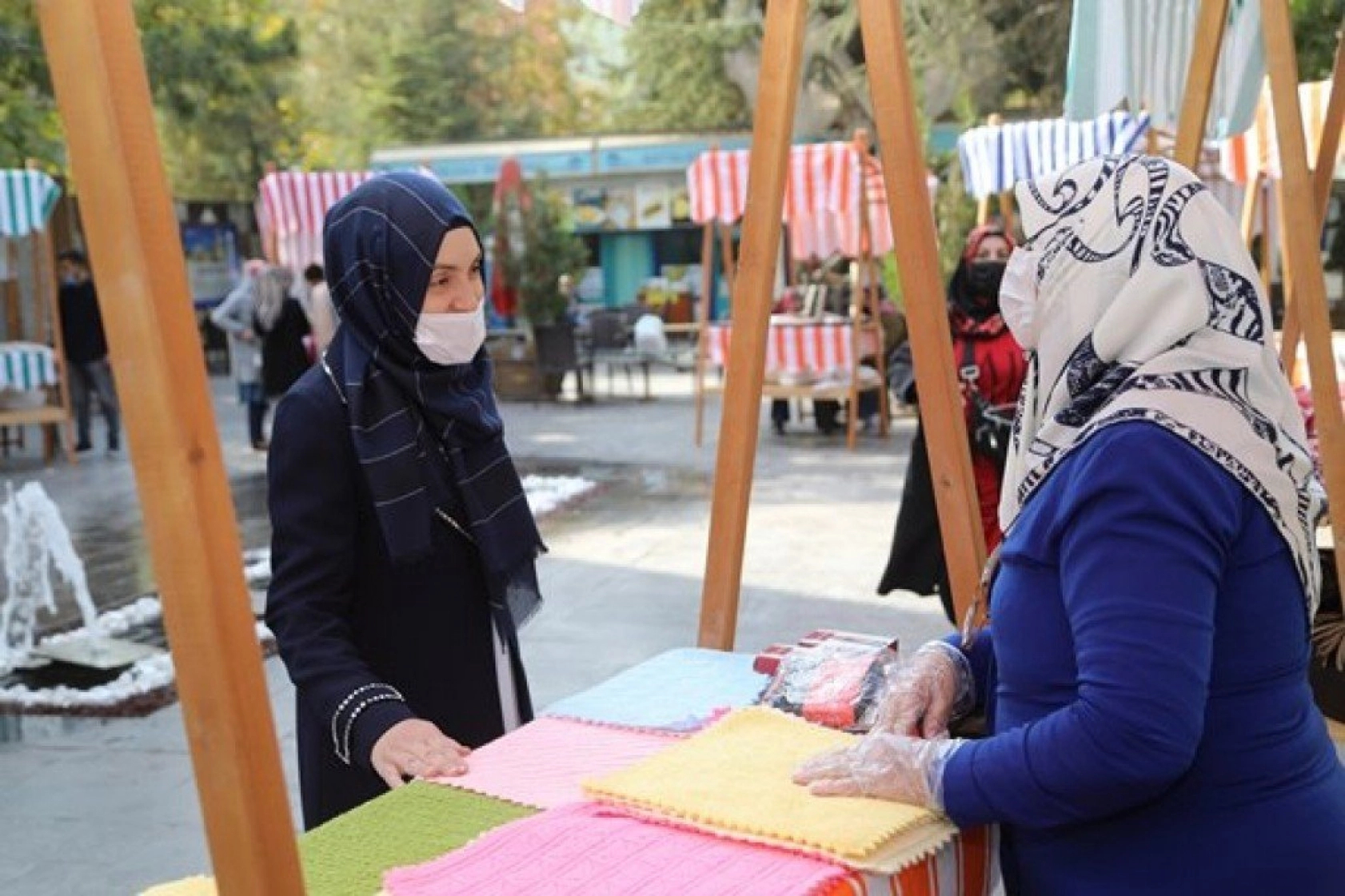 İlk Hanımeli Pazarı Gazi Parkı'nda Açıldı