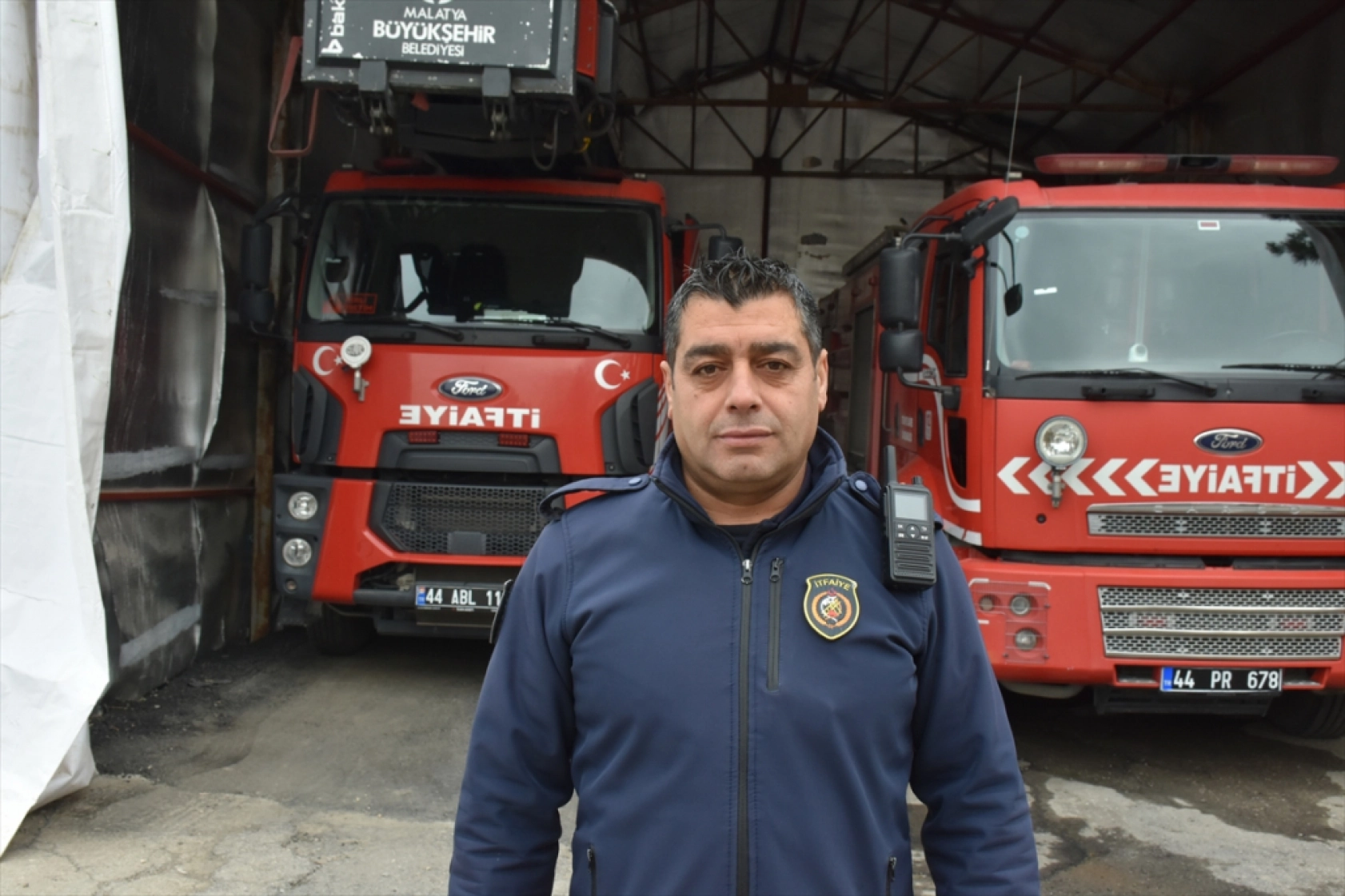 Depremde yüzlerce kişiyi enkazdan çıkaran Malatya İtfaiyesi konteynerde görevlerini sürdürüyor