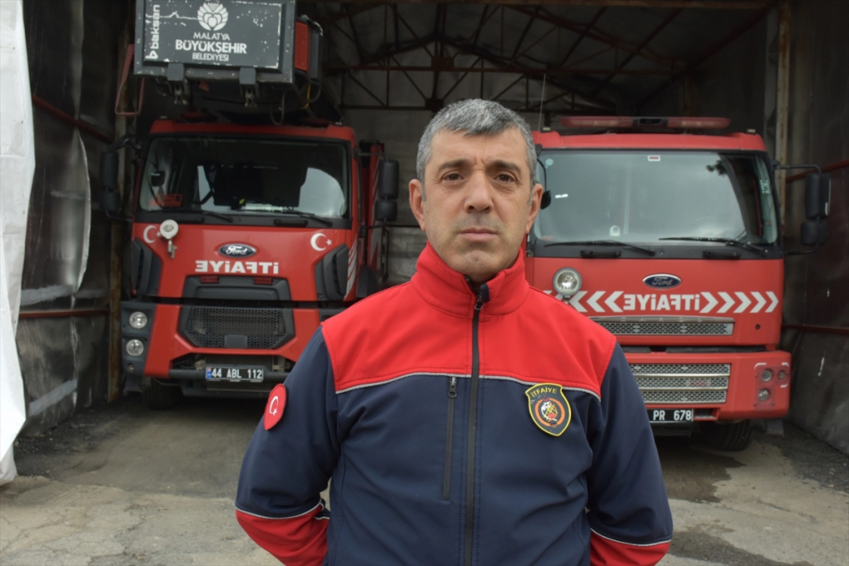 Depremde yüzlerce kişiyi enkazdan çıkaran Malatya İtfaiyesi konteynerde görevlerini sürdürüyor