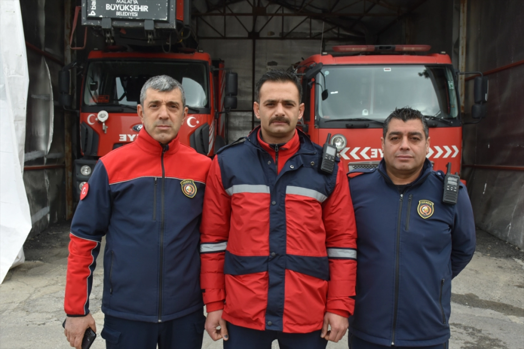 Depremde yüzlerce kişiyi enkazdan çıkaran Malatya İtfaiyesi konteynerde görevlerini sürdürüyor