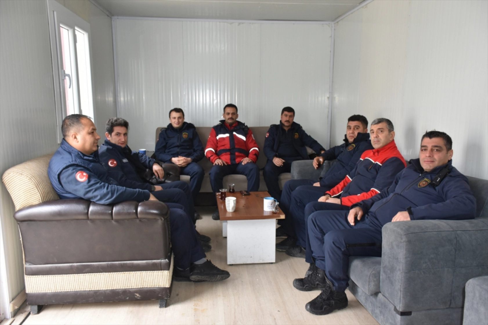 Depremde yüzlerce kişiyi enkazdan çıkaran Malatya İtfaiyesi konteynerde görevlerini sürdürüyor
