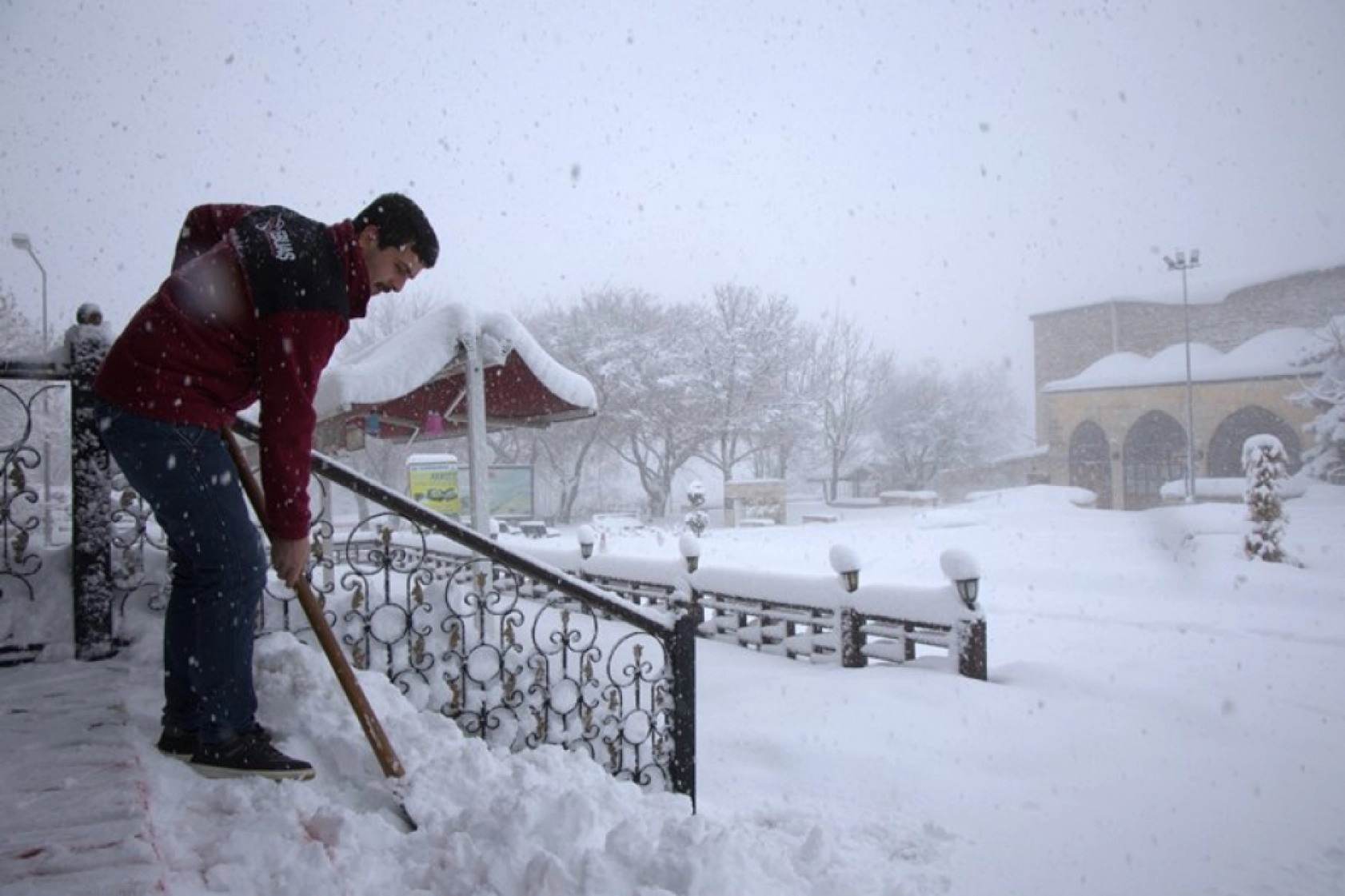 Yoğun kar yağışı Harput'u yuttu: 4 bin yıllık tarih gözden kayboldu