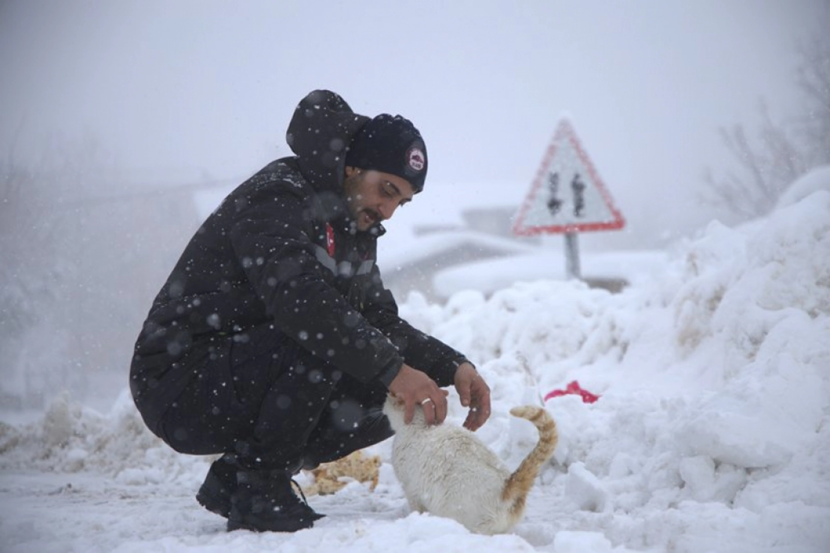 Yoğun kar yağışı Harput'u yuttu: 4 bin yıllık tarih gözden kayboldu