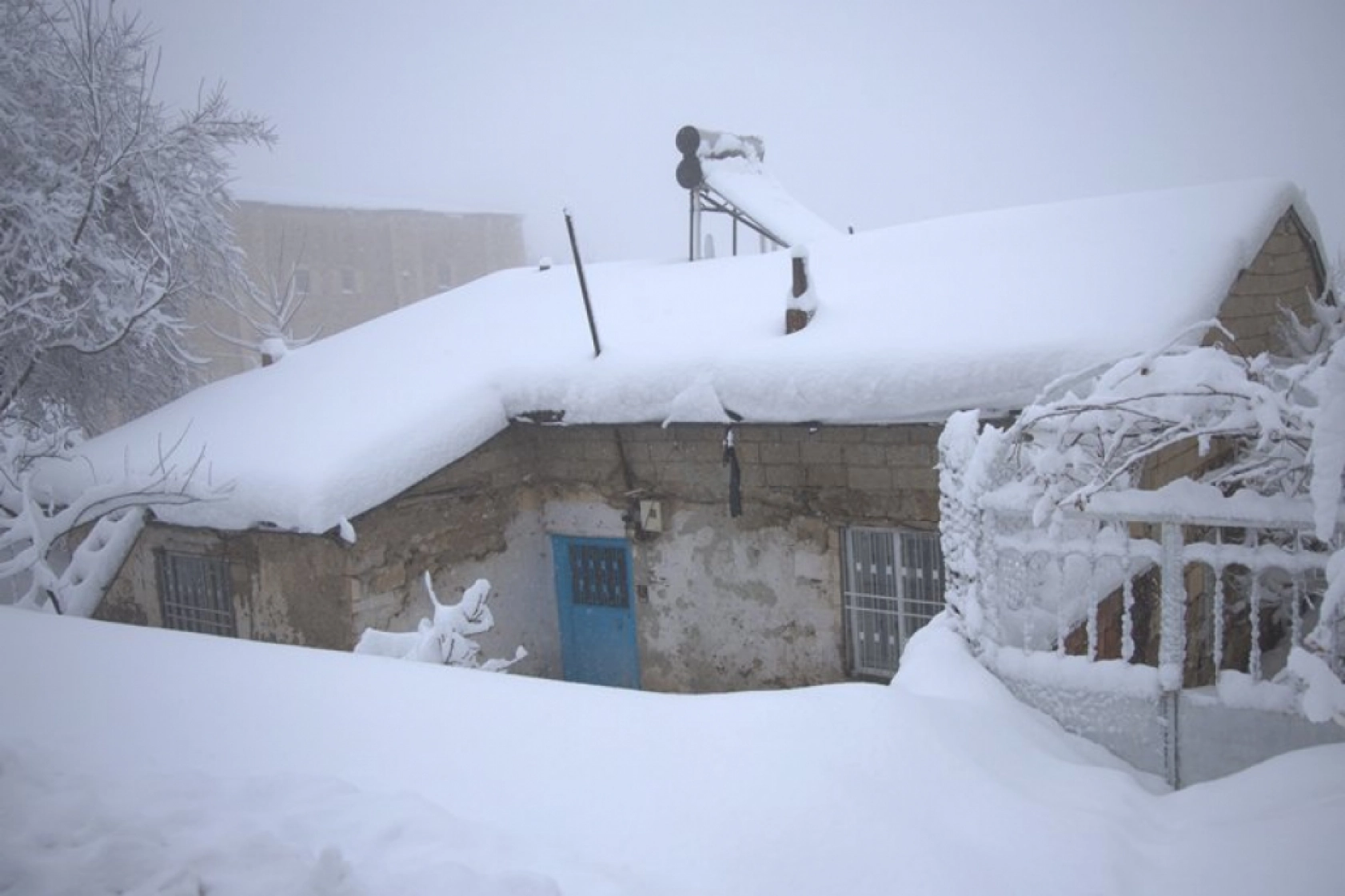 Yoğun kar yağışı Harput'u yuttu: 4 bin yıllık tarih gözden kayboldu