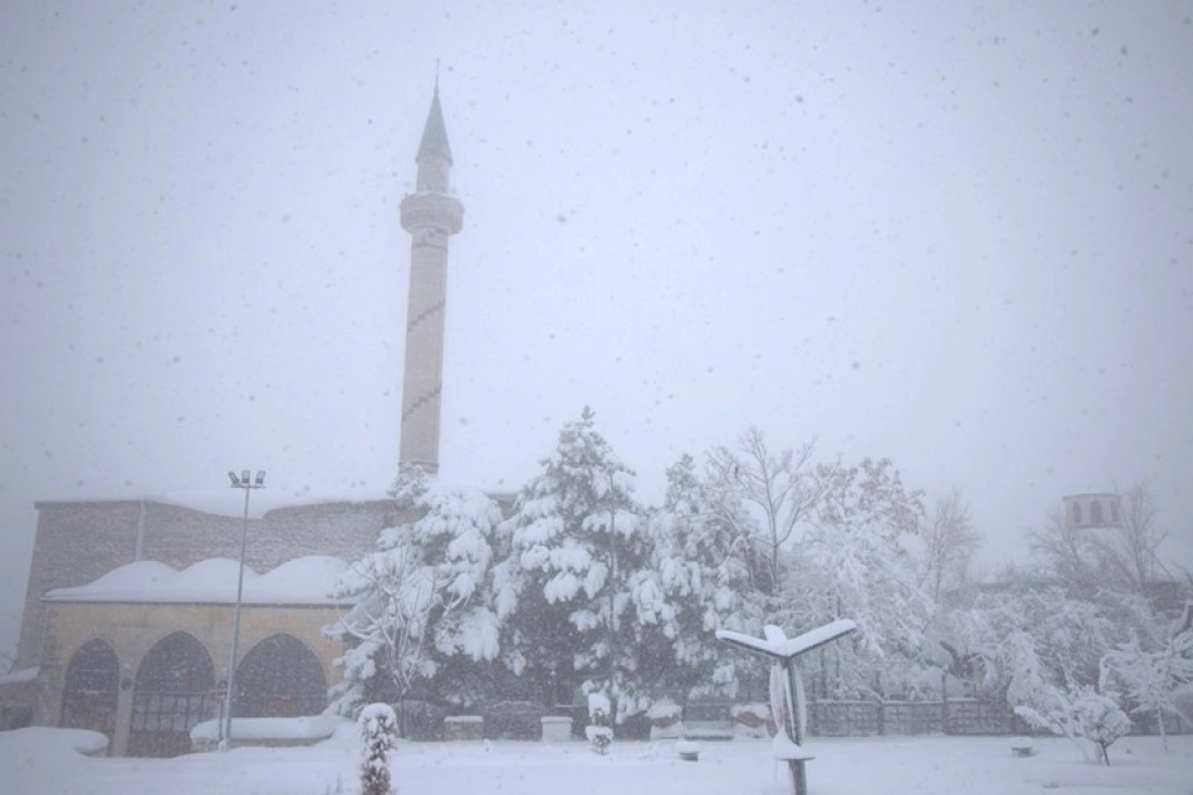 Yoğun kar yağışı Harput'u yuttu: 4 bin yıllık tarih gözden kayboldu