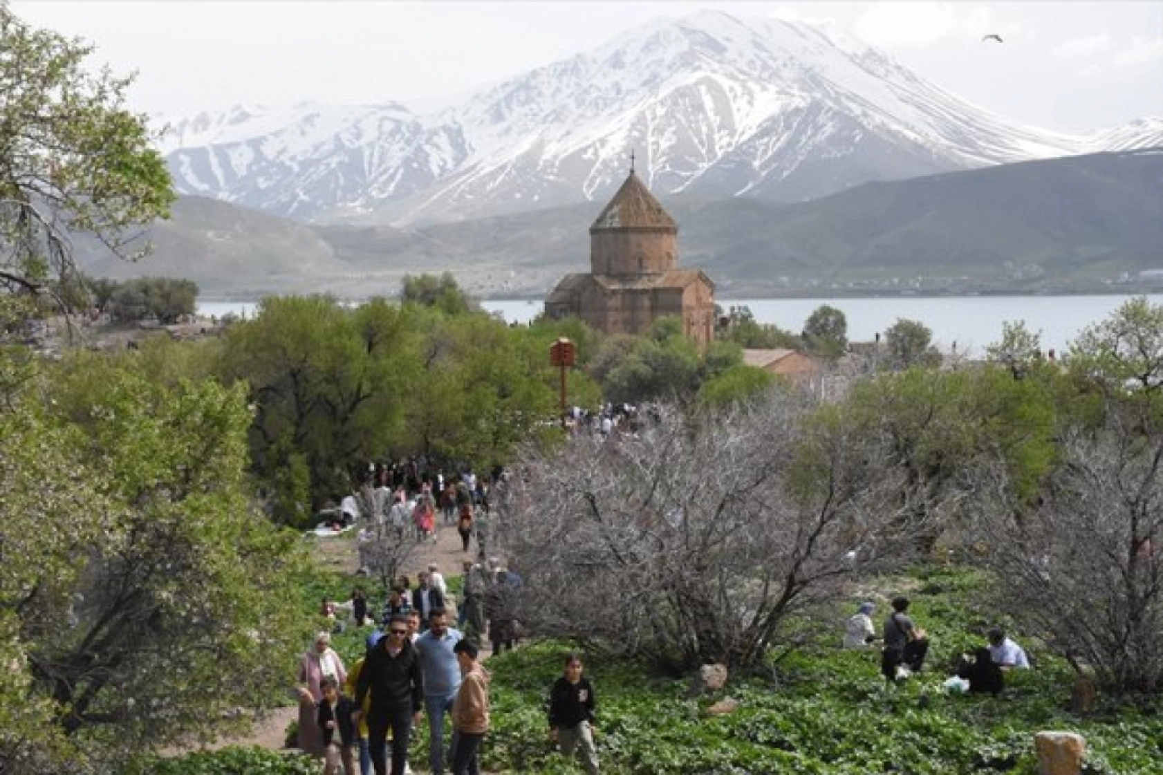 Van'da turizmin gözdesi Akdamar Adası