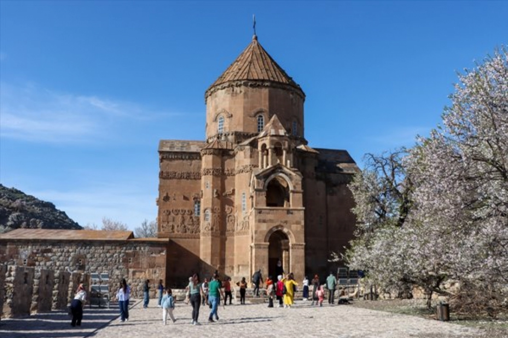 Van'da turizmin gözdesi Akdamar Adası