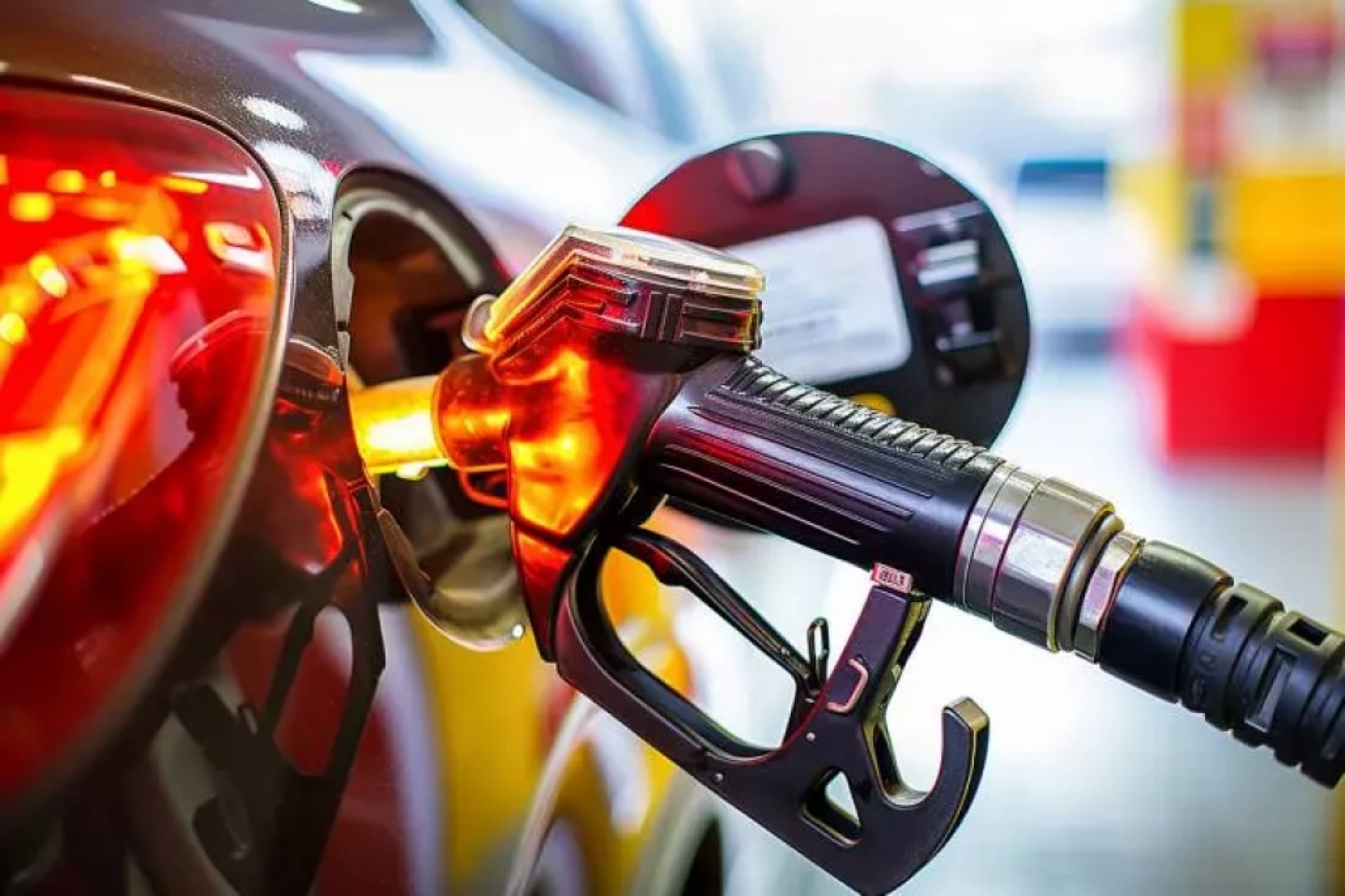 Motorine indirim geliyor! Petrol fiyatları baskı altında