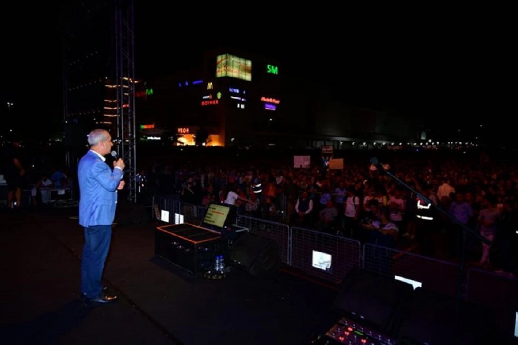 Kiraz festivali Manga konseriyle final yaptı