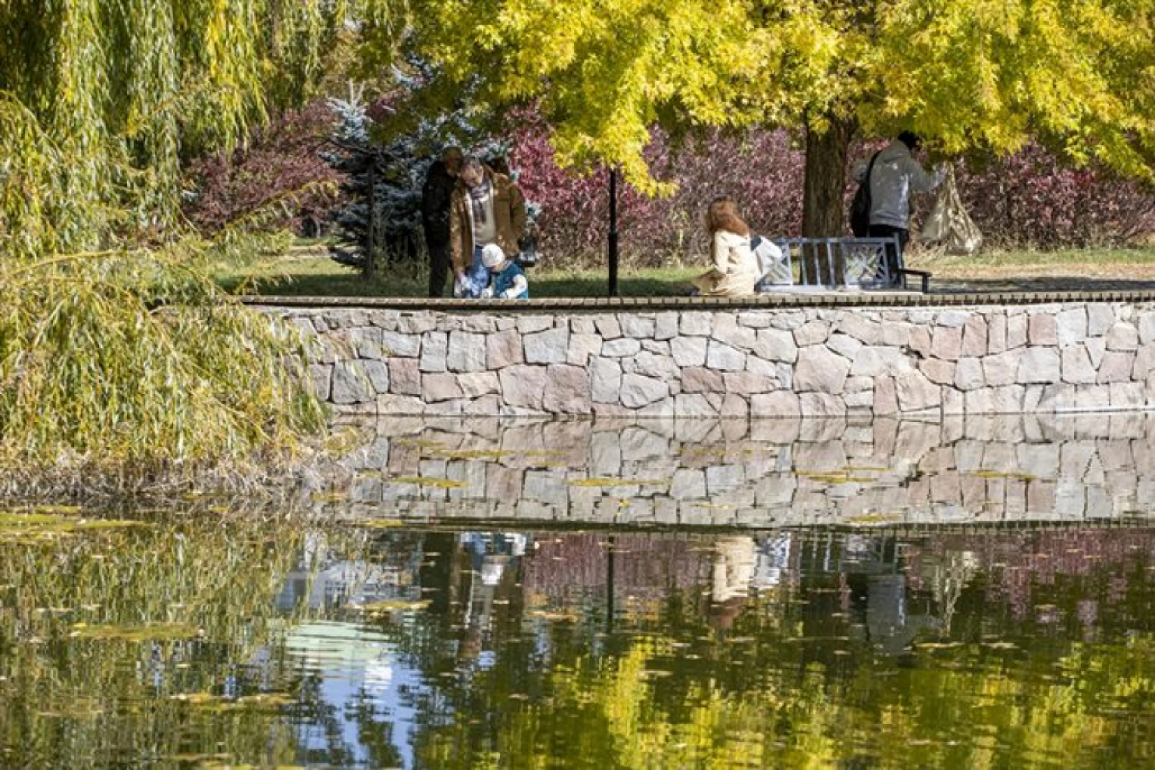 Atatürk Üniversitesi yerleşkesi ve Ata Botanik Bahçe'de sonbahar renkleri hakim oldu