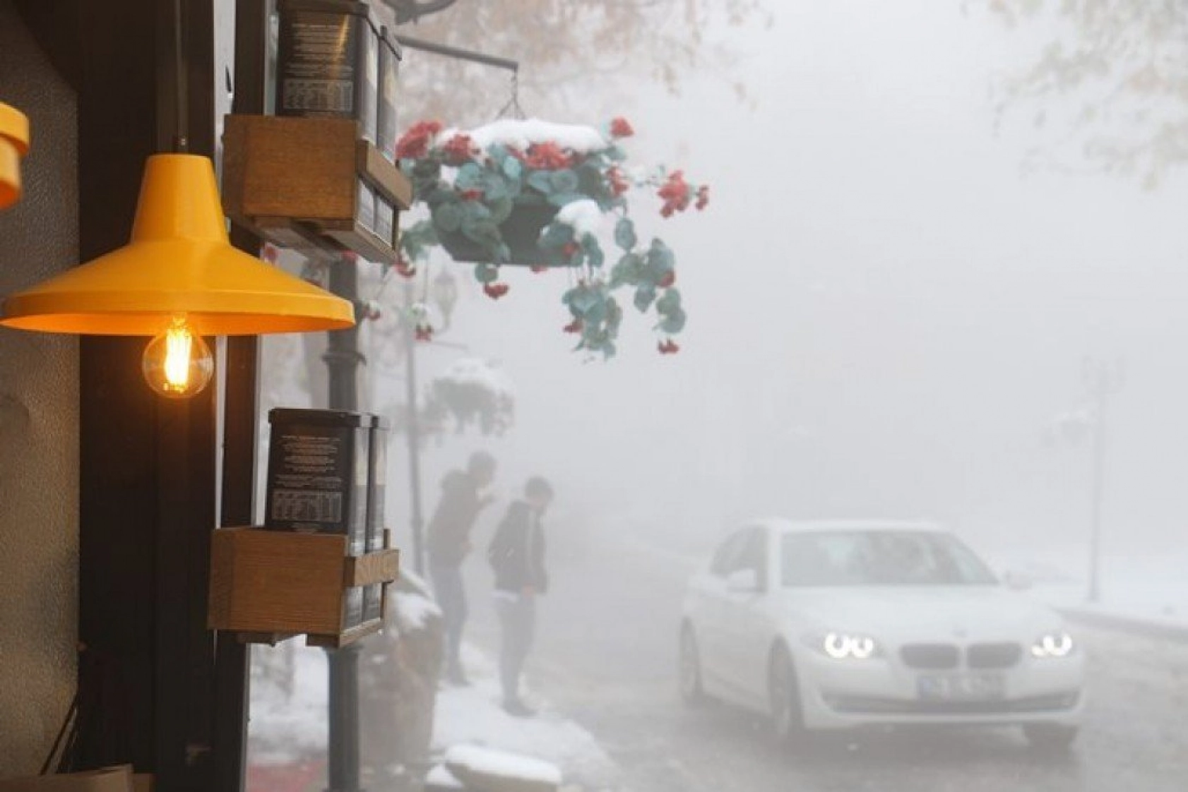 Elazığ'da kar ve sis altındaki tarihin eşsiz manzarası