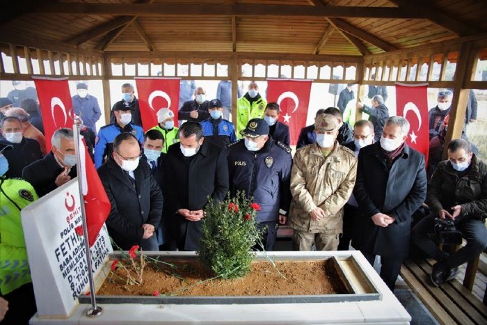 Şehit Fethi Sekin, kabri başında anıldı