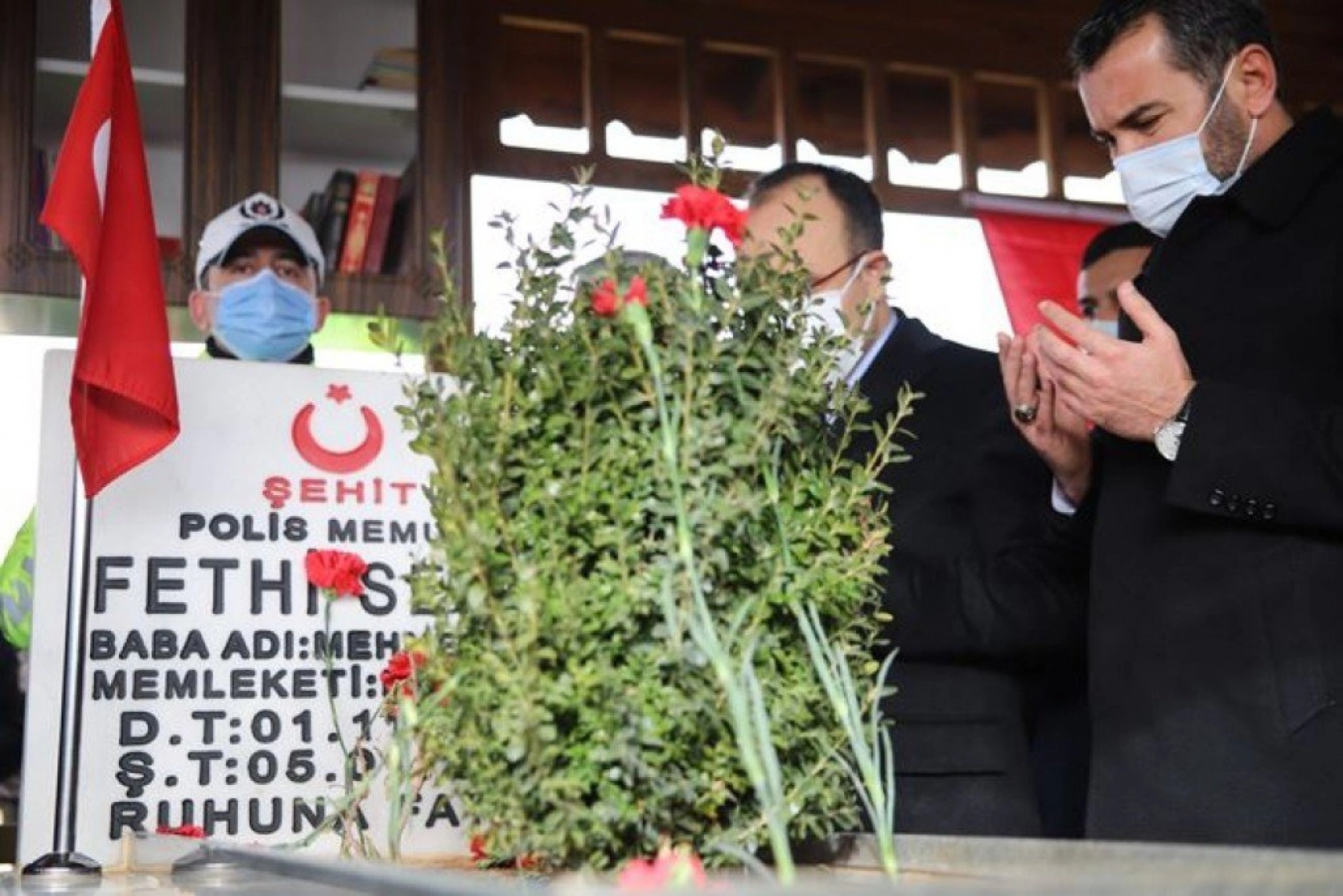 Şehit Fethi Sekin, kabri başında anıldı