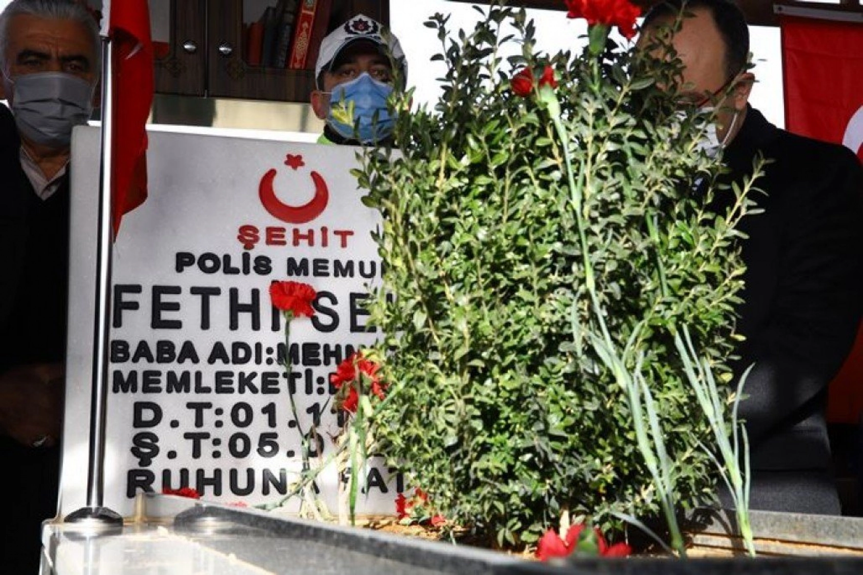 Şehit Fethi Sekin, kabri başında anıldı