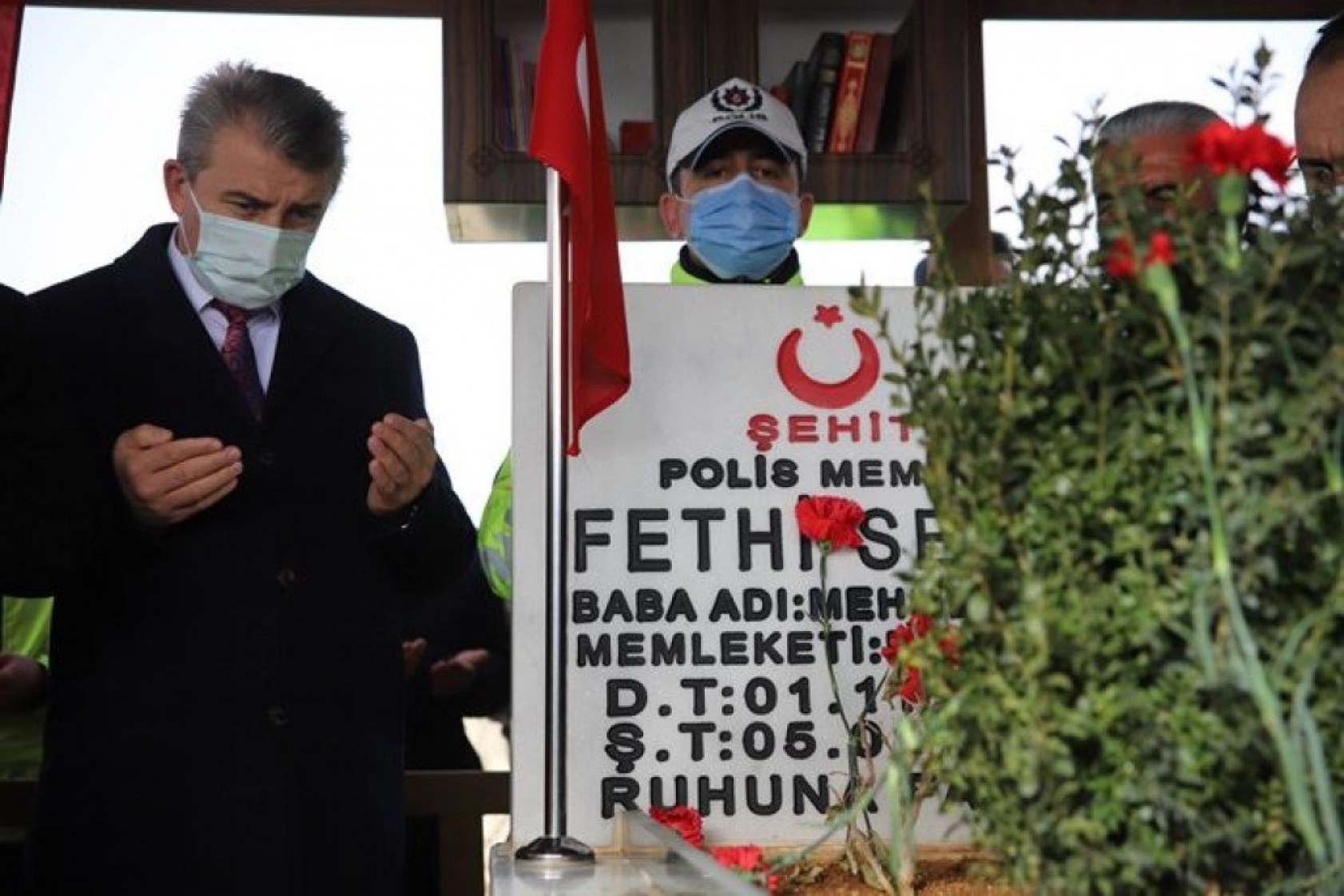 Şehit Fethi Sekin, kabri başında anıldı