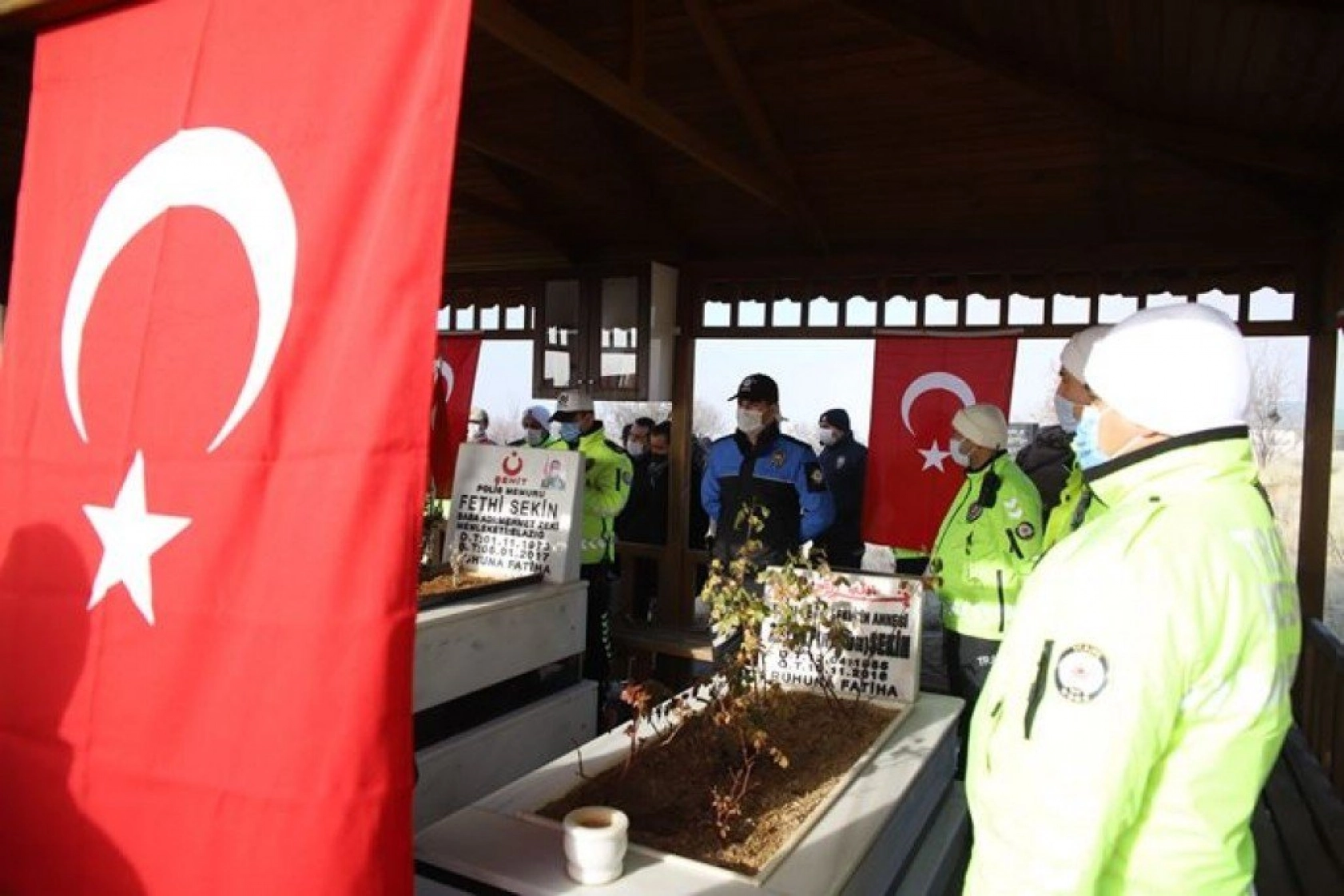 Şehit Fethi Sekin, kabri başında anıldı